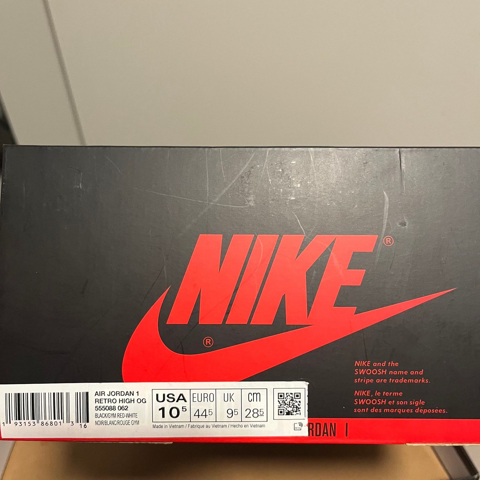 Jordan Brand Black and Red Nike Jordan 1 Bloodline Size US 10.5 / EU 43-44 - 4 Thumbnail