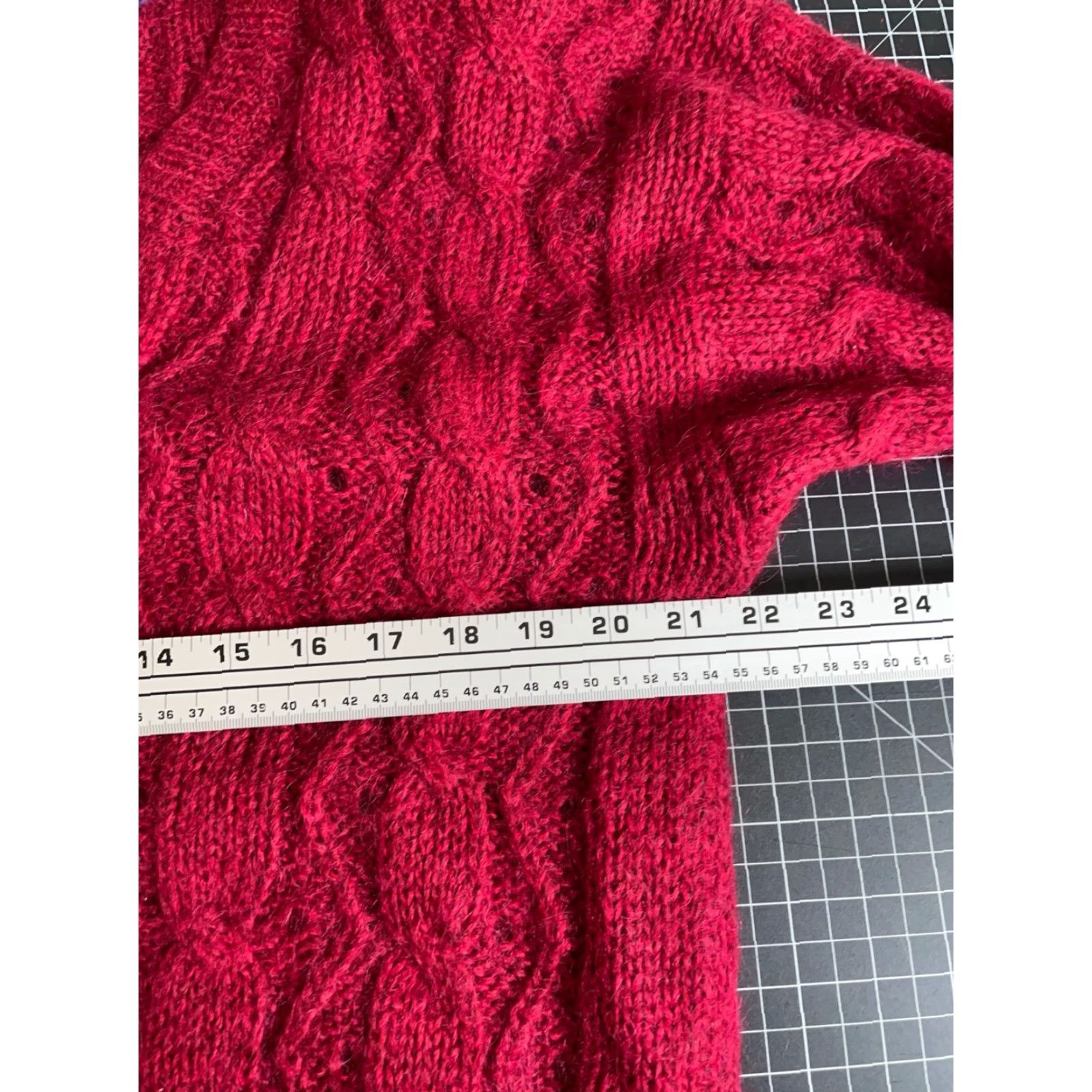 Vintage VINTAGE Northern Isles Cardigan Women's Large Red Mohair-Blend Chunky Knit Cardigan Crew Neck 90s Retro Size L / US 10 / IT 46 - 5 Thumbnail