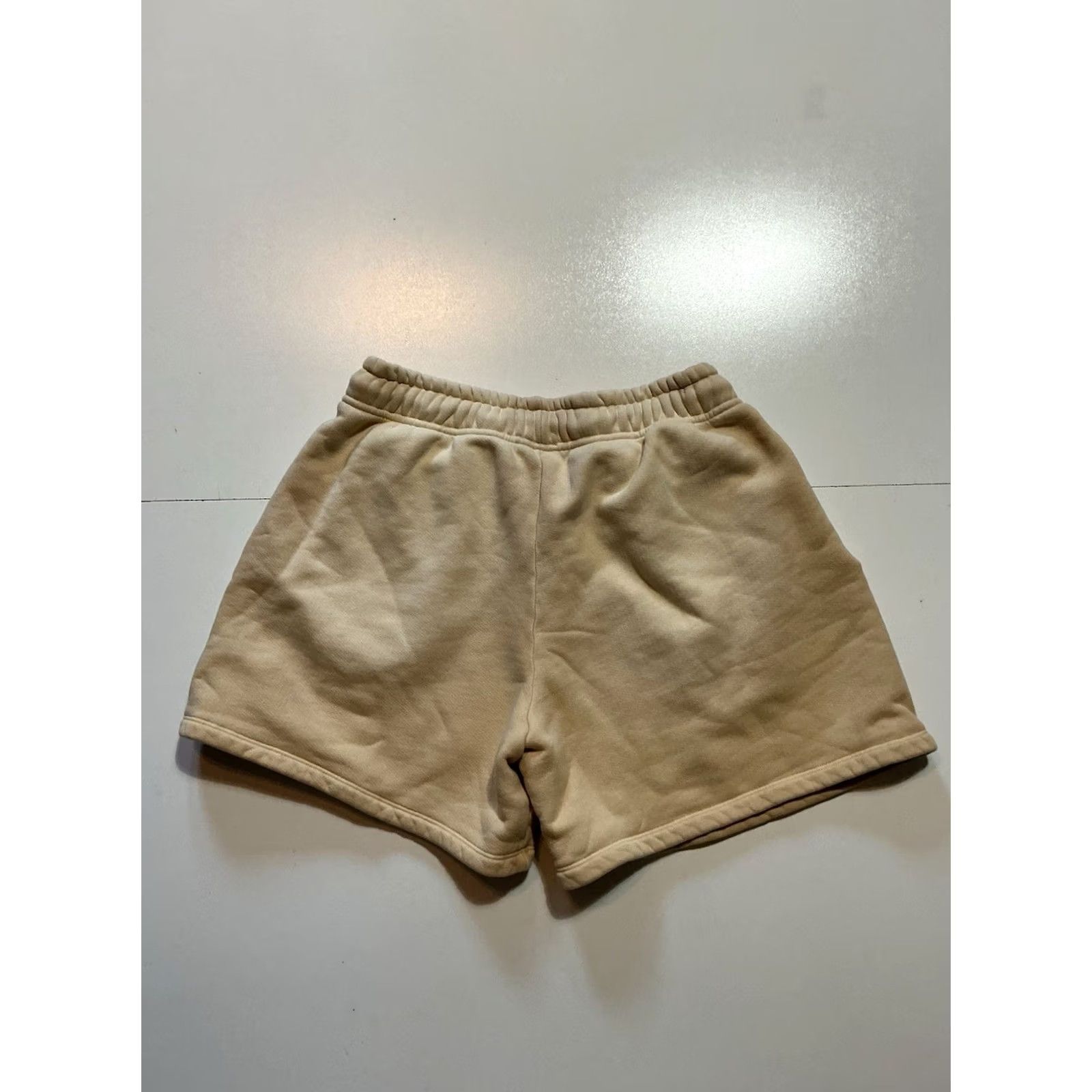 Rains Ryoko Rain Butterfly Beige Red Graphic 5” Inseam Heavyweight Sweat Shorts XL Mens Beige 5” Inseam Graphic Butterfly Size US 36 / EU 52 - 3 Thumbnail