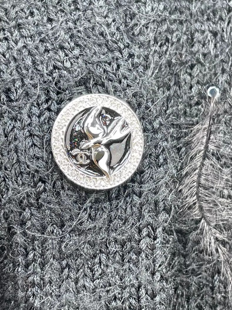 Chanel Chanel Short Sleeve Knit Cardigan with Feathers -2505 Size US S / EU 44-46 / 1 - 3 Thumbnail