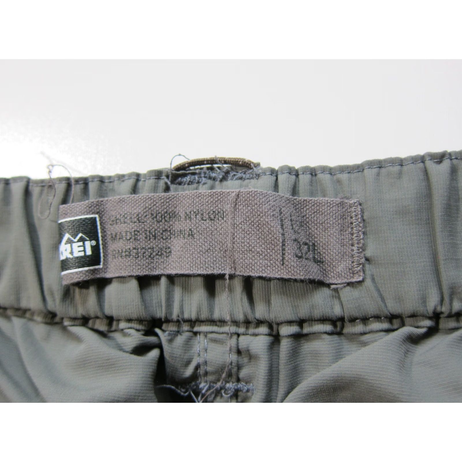 Vintage VINTAGE REI 100% Nylon Grey Hike Camp Zip Off Convertible Leg Cargo Pant Men Large Size US 32 / EU 48 - 3 Thumbnail
