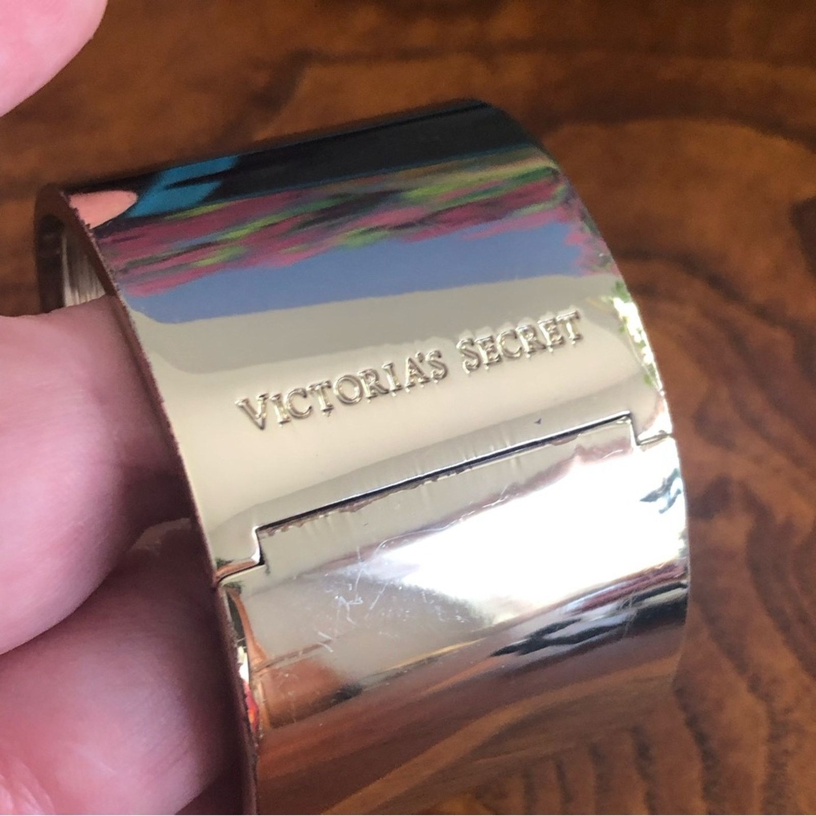 Victoria's Secret Victoria’s Secret gold plated mirror finish cuff bracelet Size ONE SIZE - 10 Thumbnail