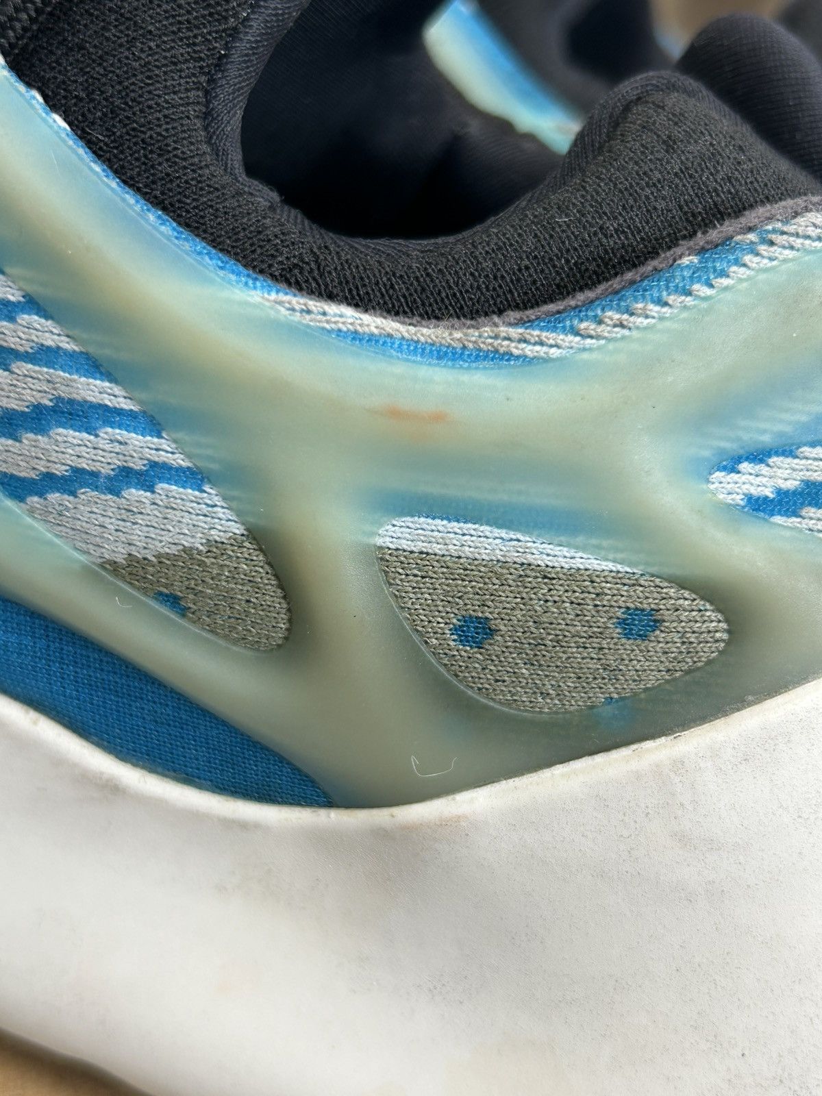 Yeezy Adidas Yeezy 700 v3 Size US 8.5 / EU 41-42 - 9 Thumbnail