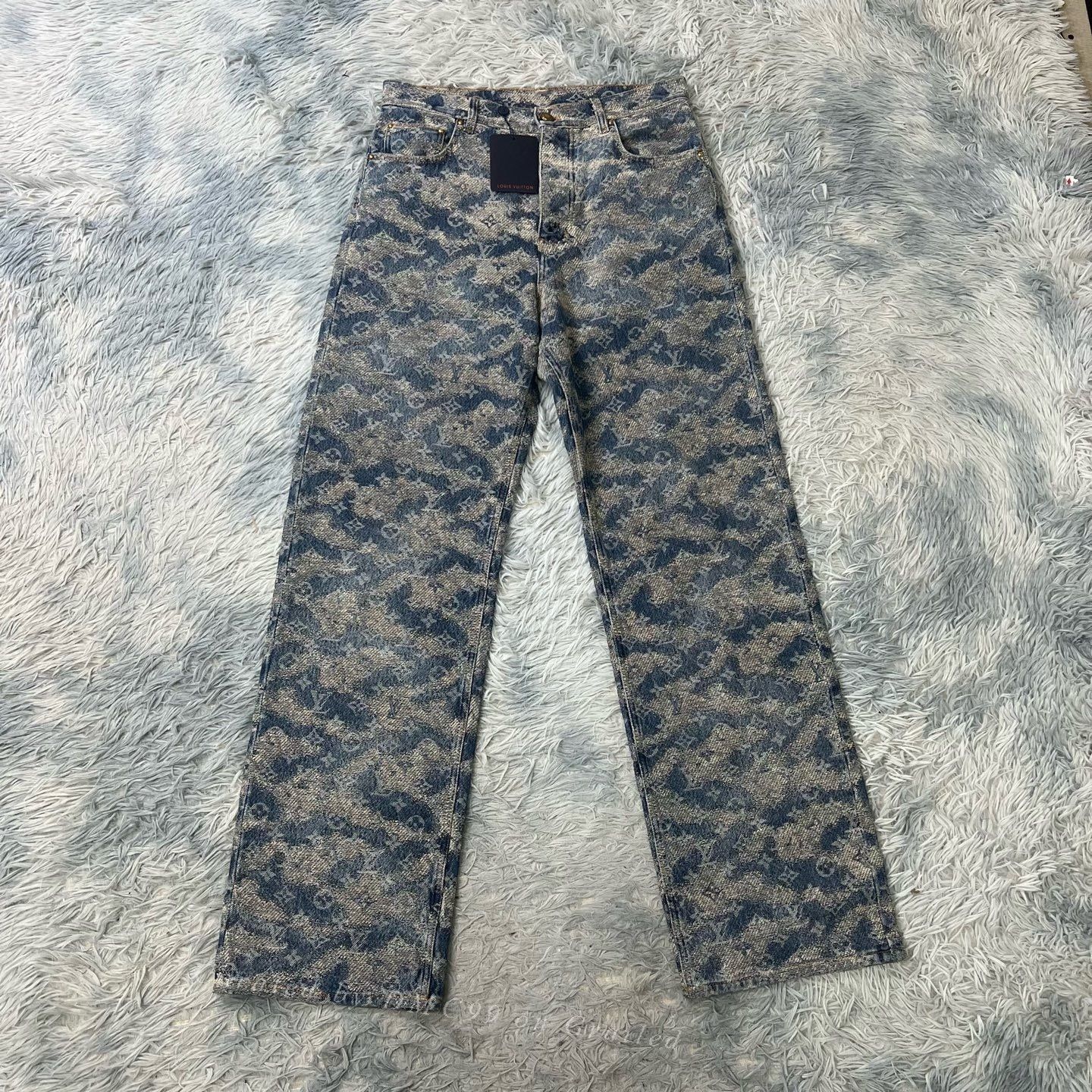 Louis Vuitton Louis Vuitton SS26 Monogram Skate Jeans Size US 29 - 1 Thumbnail