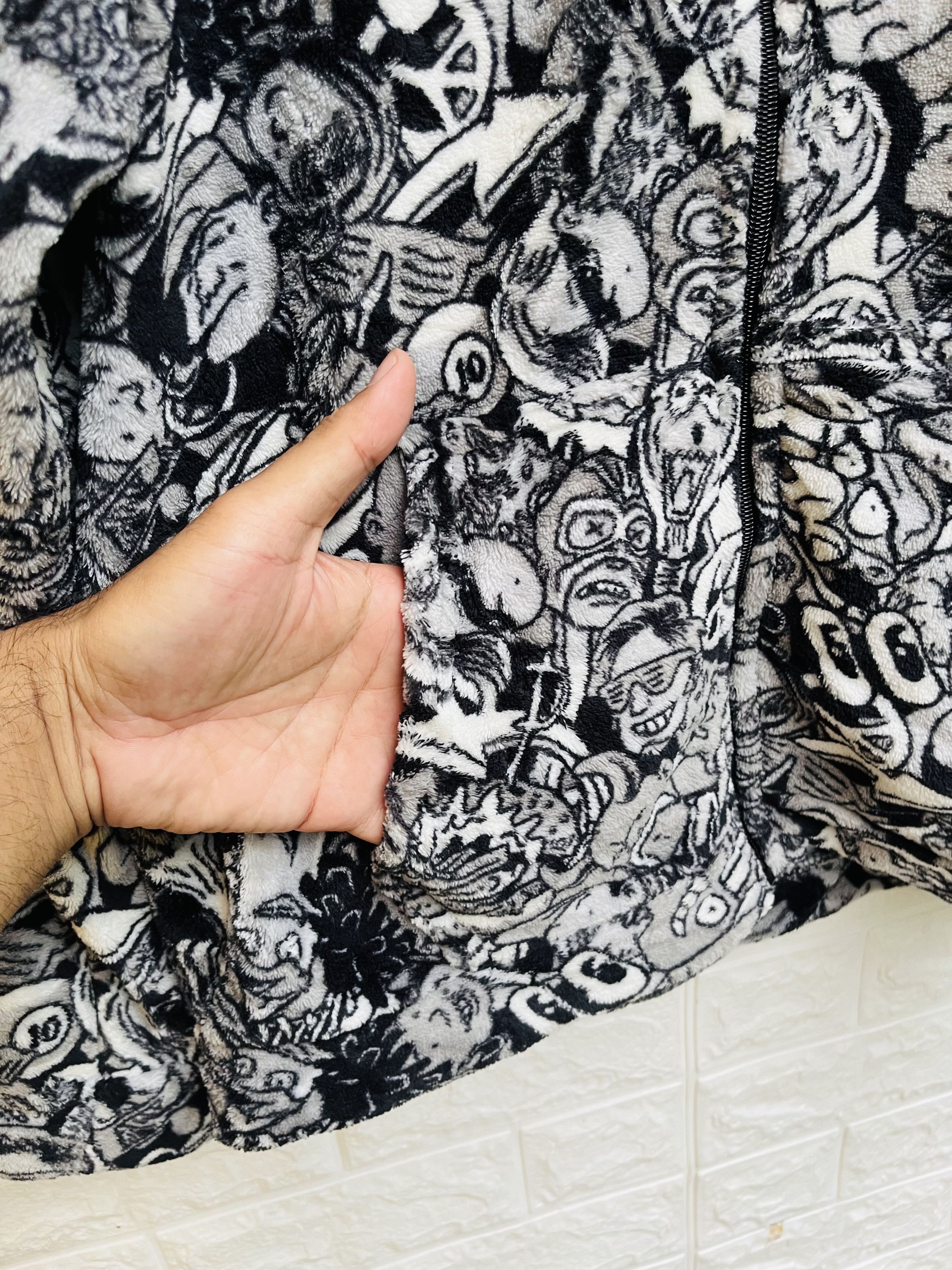 Japanese Brand × Vintage Vintage Monogram Cartoon Hip Hop Designer Fashion Size US L / EU 52-54 / 3 - 7 Thumbnail