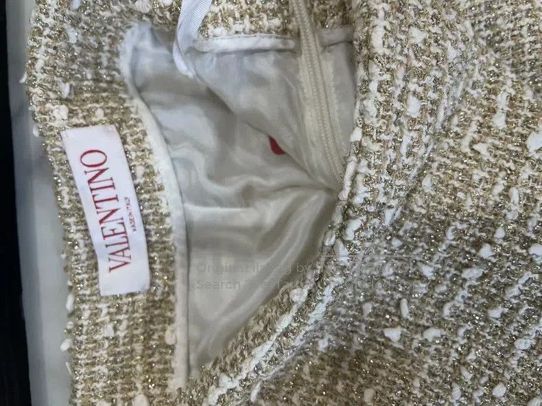 Valentino Valentino Gold shorts, classic little fragrance design Size 37" - 4 Thumbnail