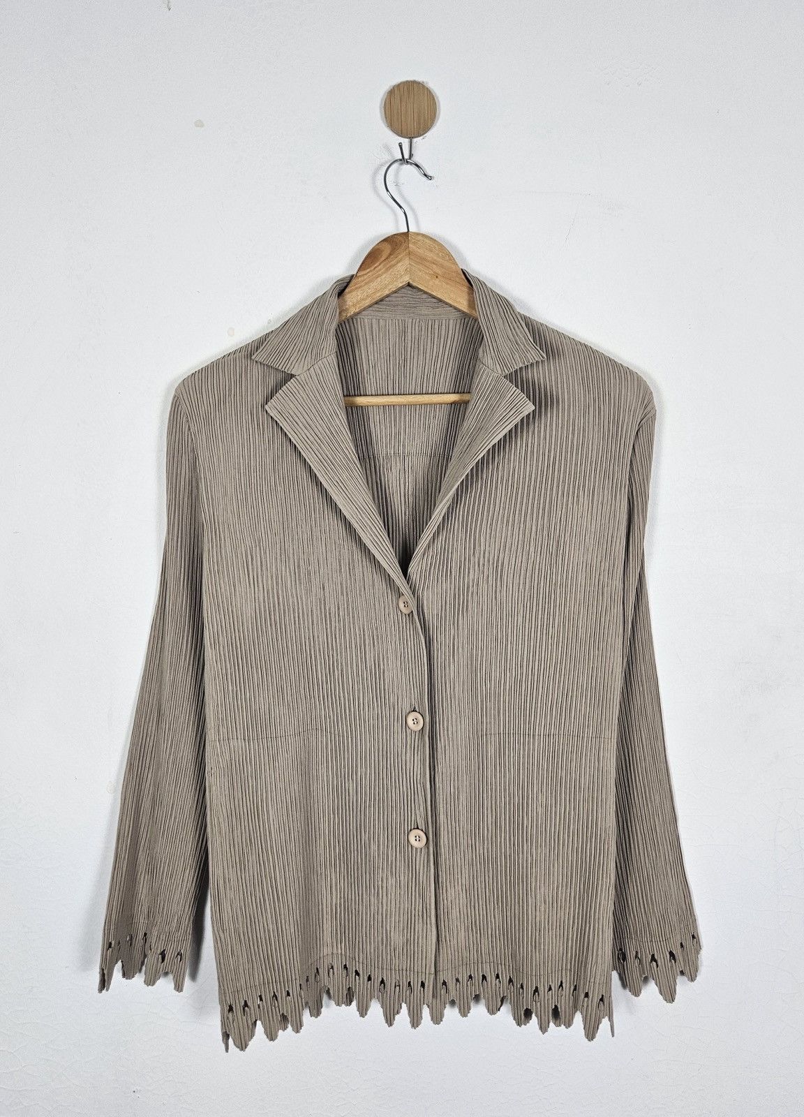 Pleats Please Issey Miyake Pleats Please Issey Miyake plissé shirt Size M / US 6-8 / IT 42-44 - 1 Thumbnail