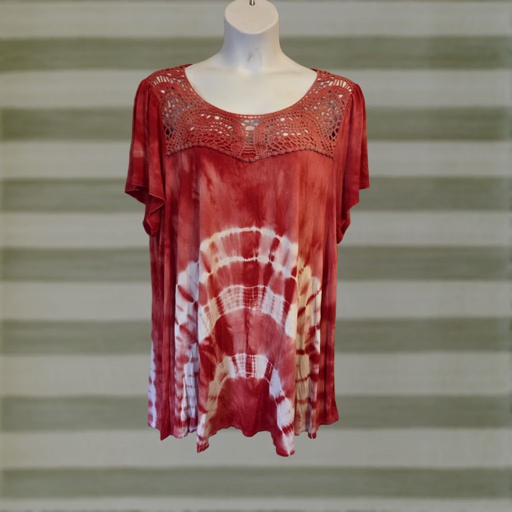 Avenue VINTAGE Ave­nue White Red Tie Dye Crochet Trim Casual Tunic Top Shirt 30/32 4X Size 4XL / US 24-26 - 1 Thumbnail