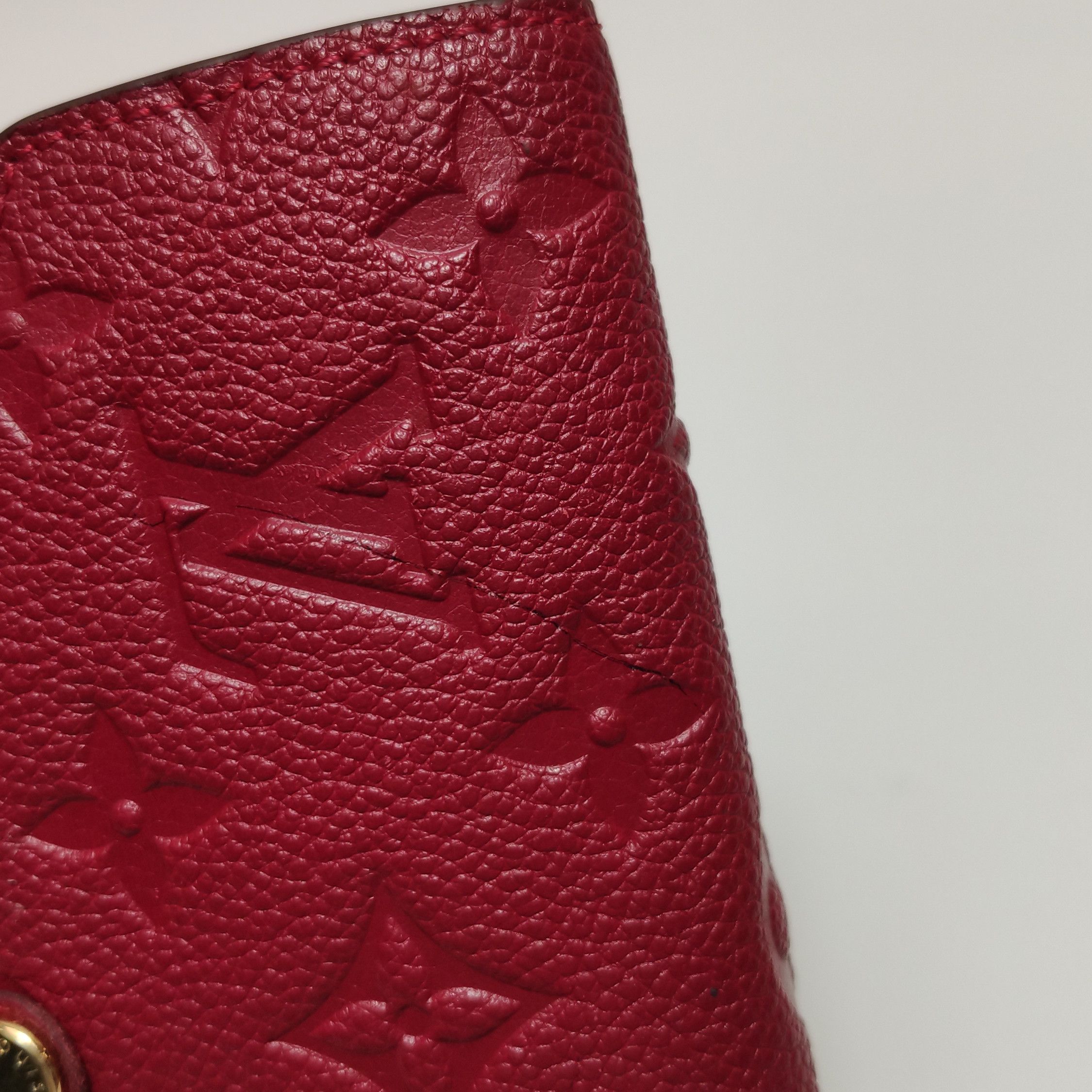 Louis Vuitton Louis Vuitton (LV) Cowhide solid color monogram embossed sn Size ONE SIZE - 9 Thumbnail