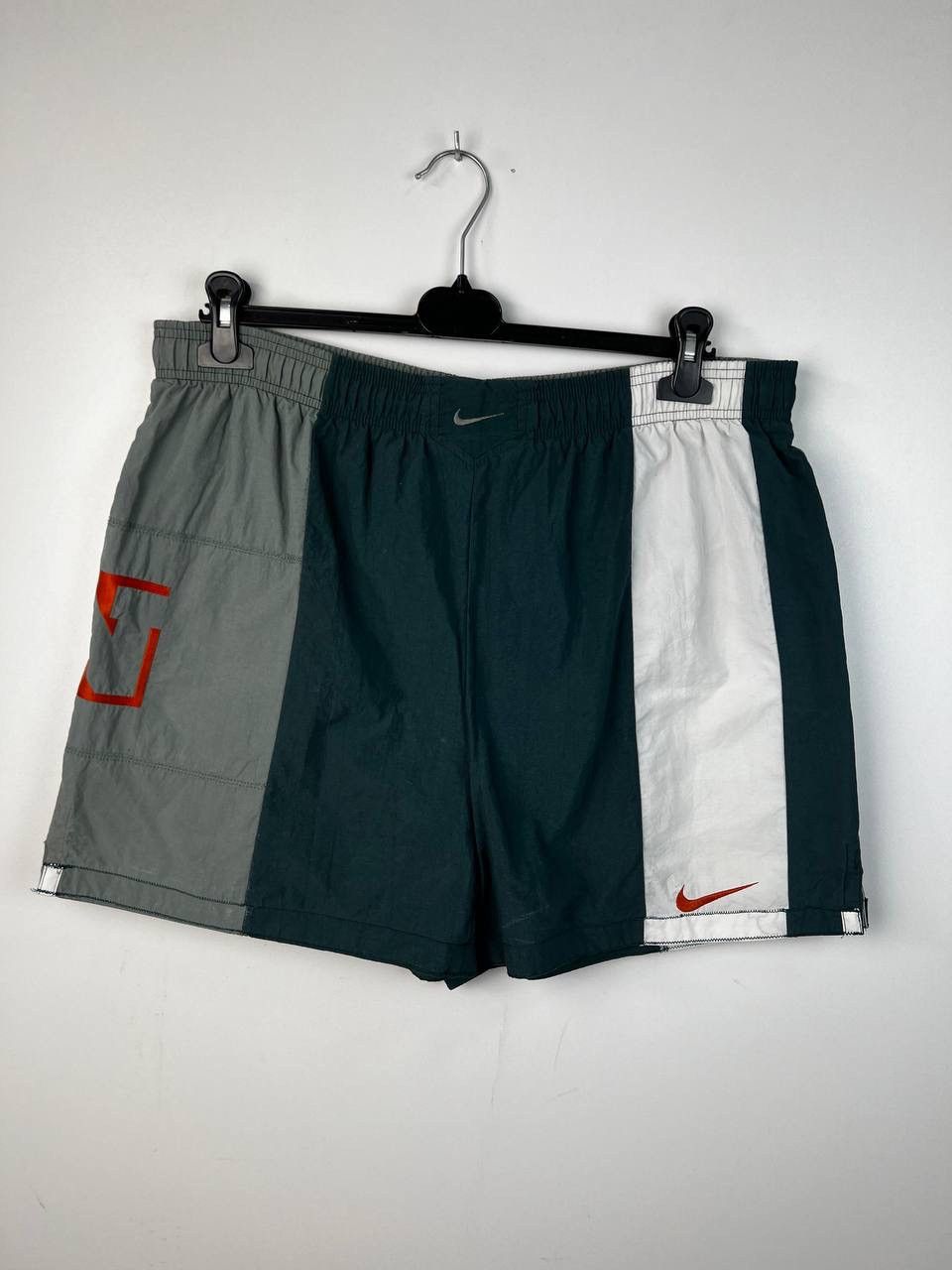 Vintage Nike 90s streetwear vintage shorts size L/34 Size US 34 / EU 50 - 1 Thumbnail