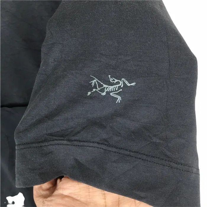 Arc'teryx Vtg ARCTERYX HOMME Minimalist Design Pocket Tee Shirt Size US S / EU 44-46 / 1 - 4 Thumbnail