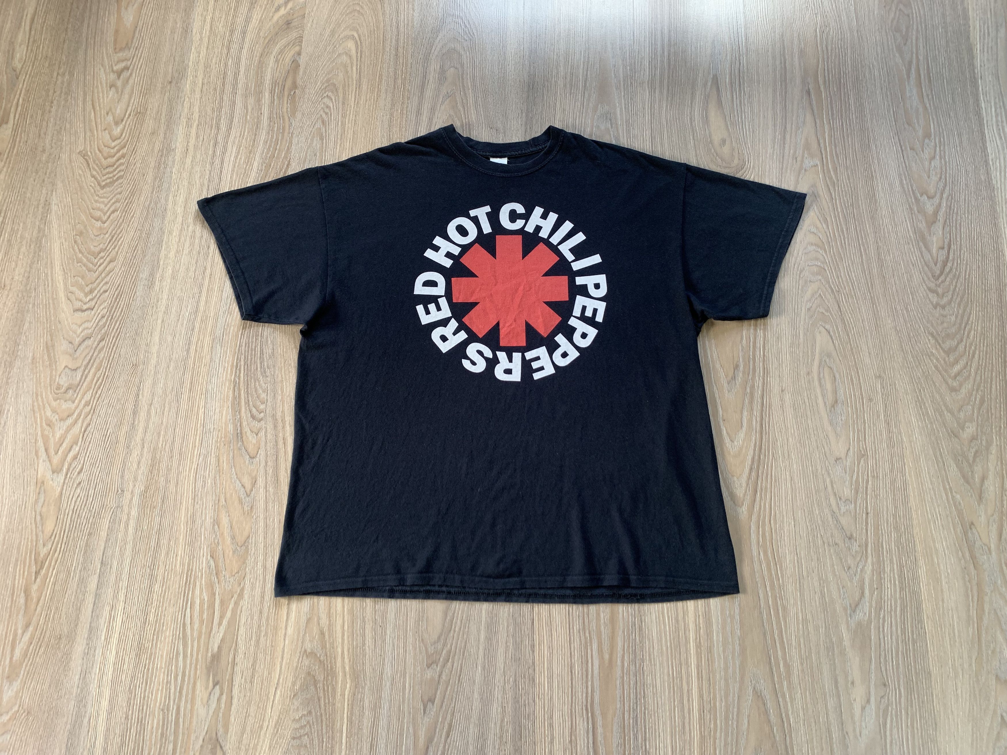 Band Tees Gildan Red Hot Chili Peppers Rock Band Tshirt Size US XXL / EU 58 / 5 - 10 Thumbnail