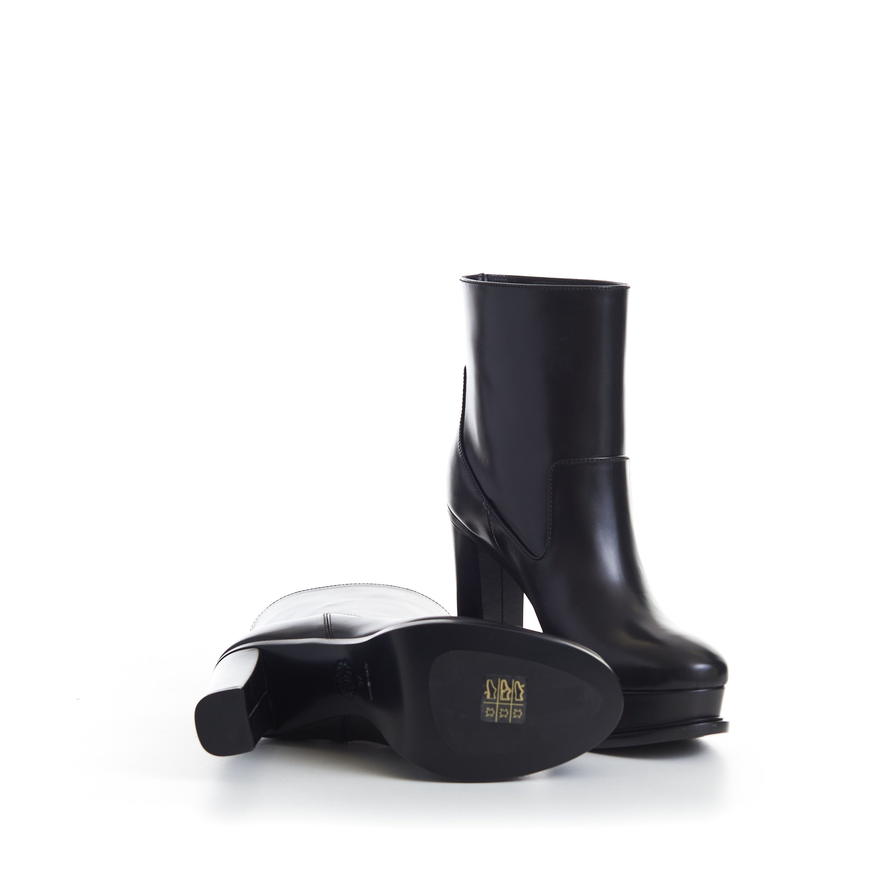 Alexander McQueen Black Leather Platform Ankle Boot - Pull Up, Round Toe Size US 9 / IT 39 - 10 Thumbnail