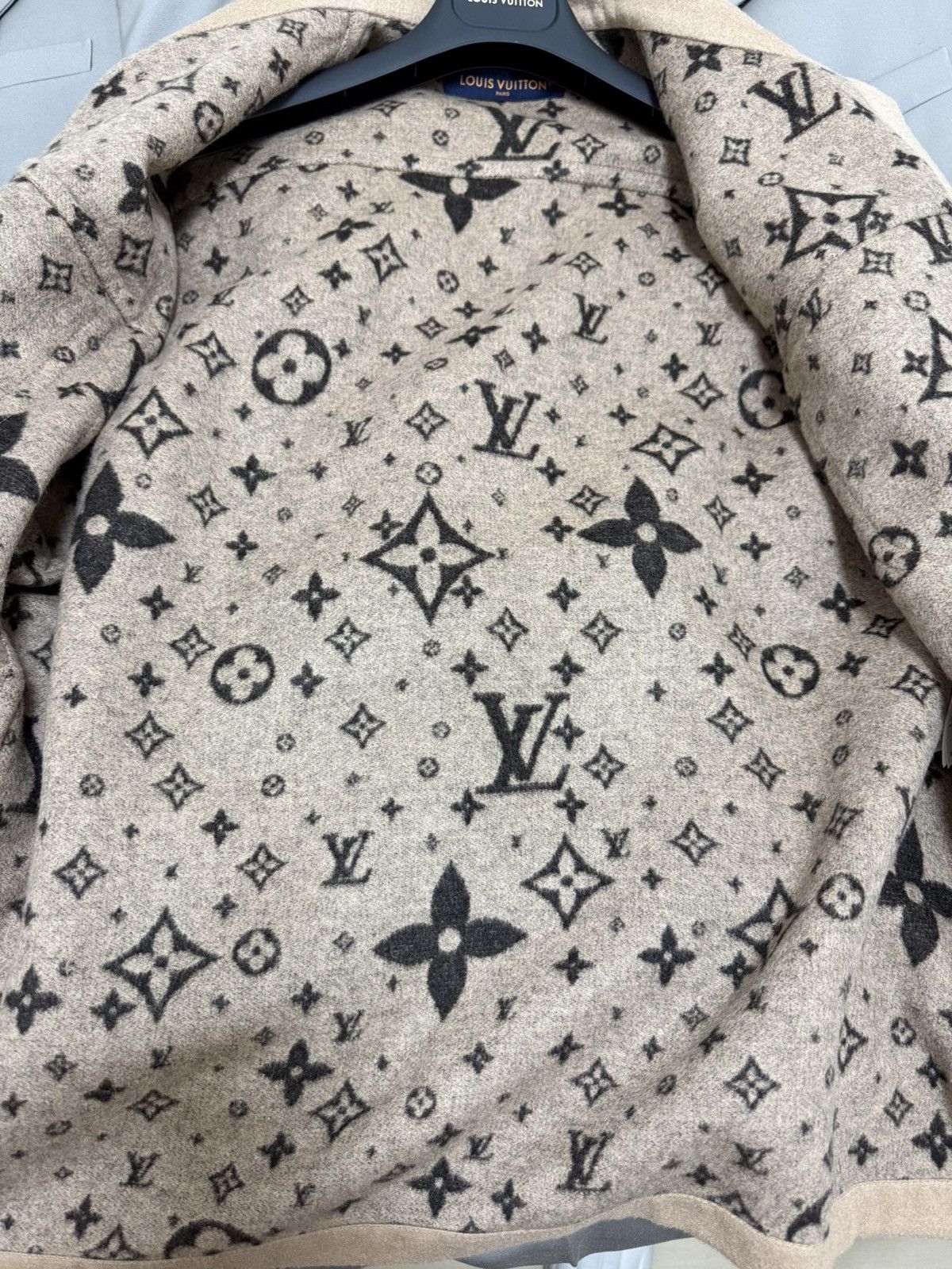 Louis Vuitton Louis Vuitton camel color oversized shirt jacket S Size US S / EU 44-46 / 1 - 7 Thumbnail