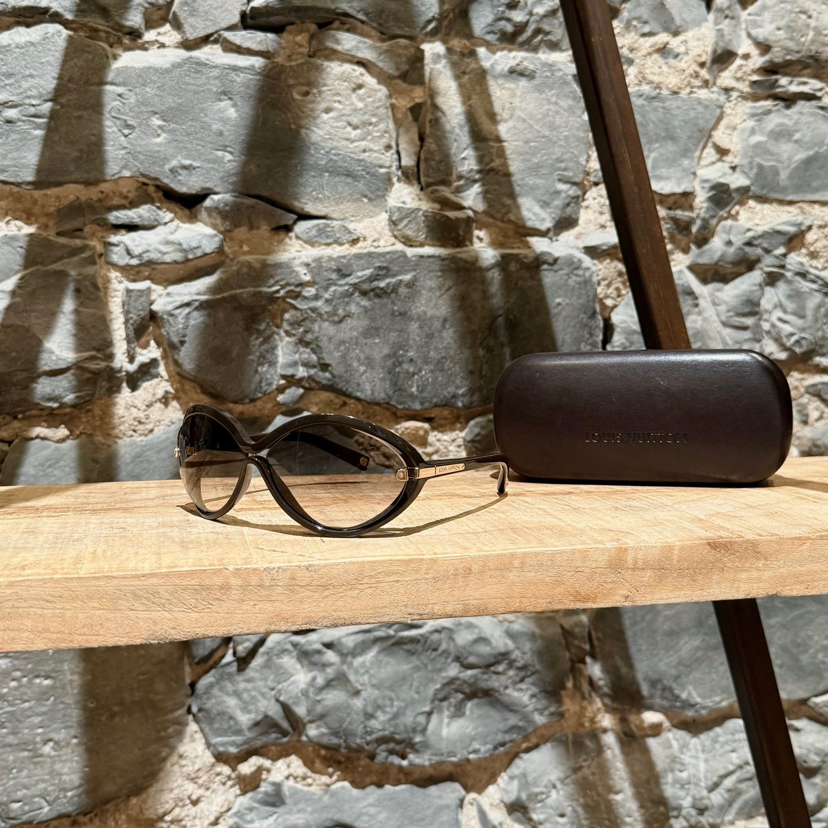 Louis Vuitton Louis Vuitton Z0415W Brown Oval Daphne Sunglasses Size ONE SIZE - 1 Thumbnail
