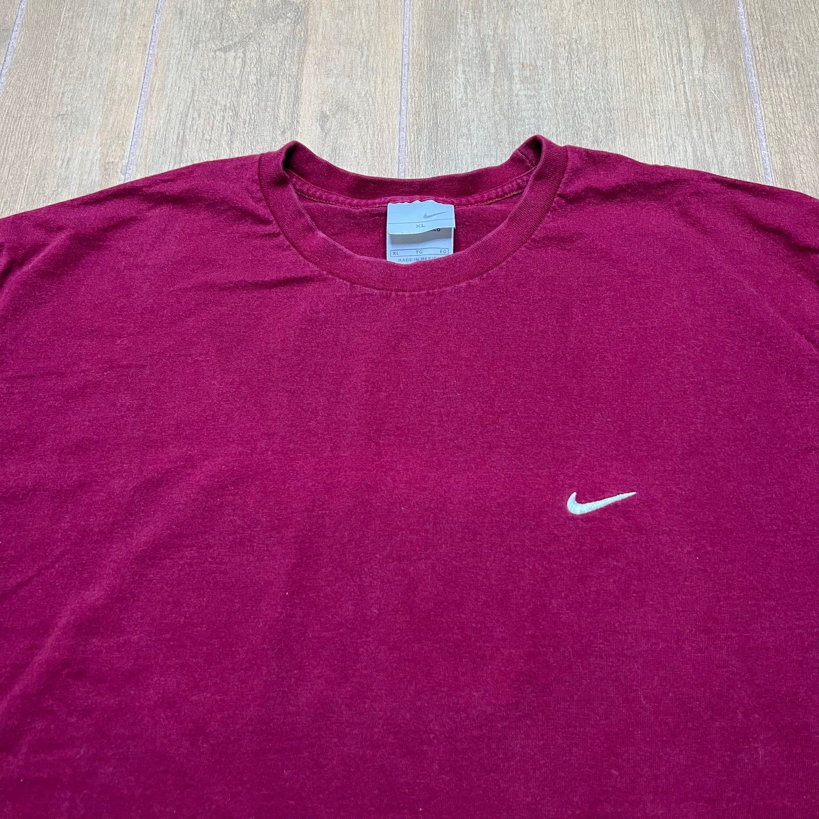 Nike Vintage Nike Swoosh T Shirt Sz Men XL Red Y2K baggy loose Size US XL / EU 56 / 4 - 2 Thumbnail