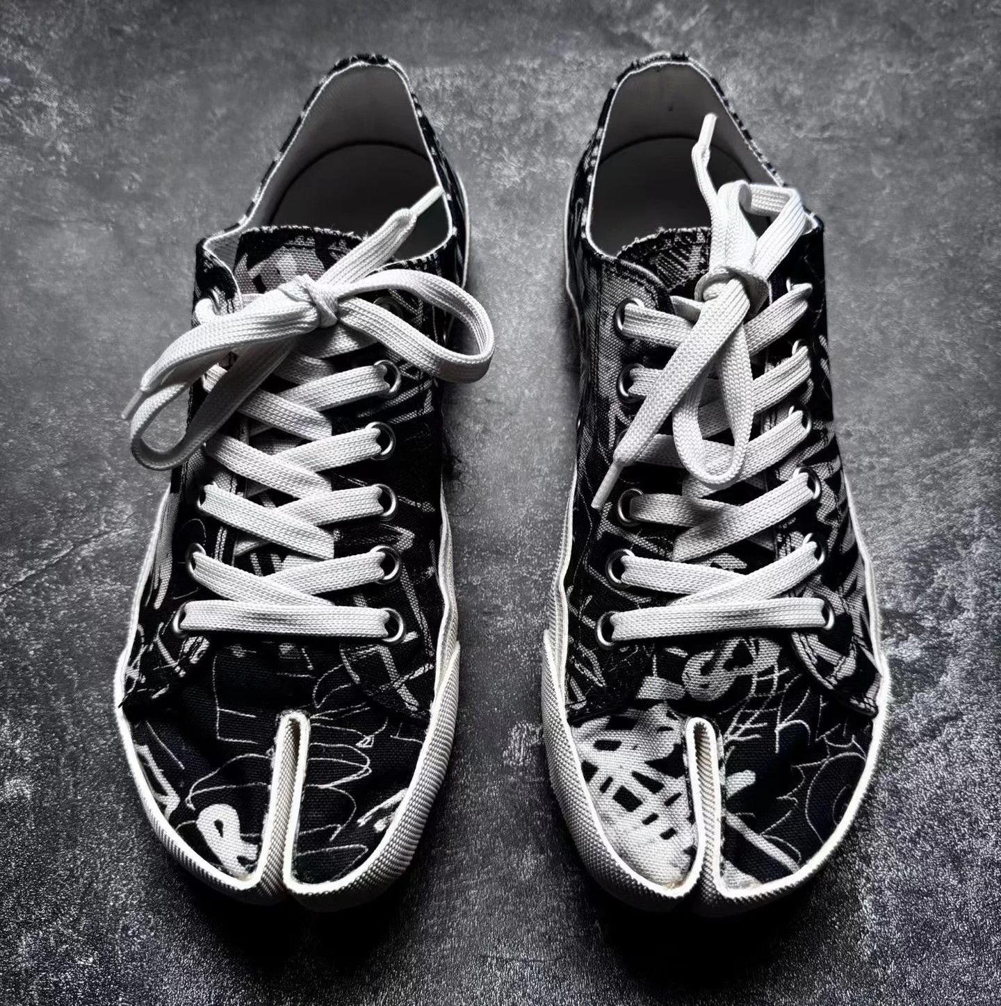 Maison Margiela Maison Margiela Tabi Doodle Sneaker 39 Mint Size US 6 / EU 39 - 2 Thumbnail