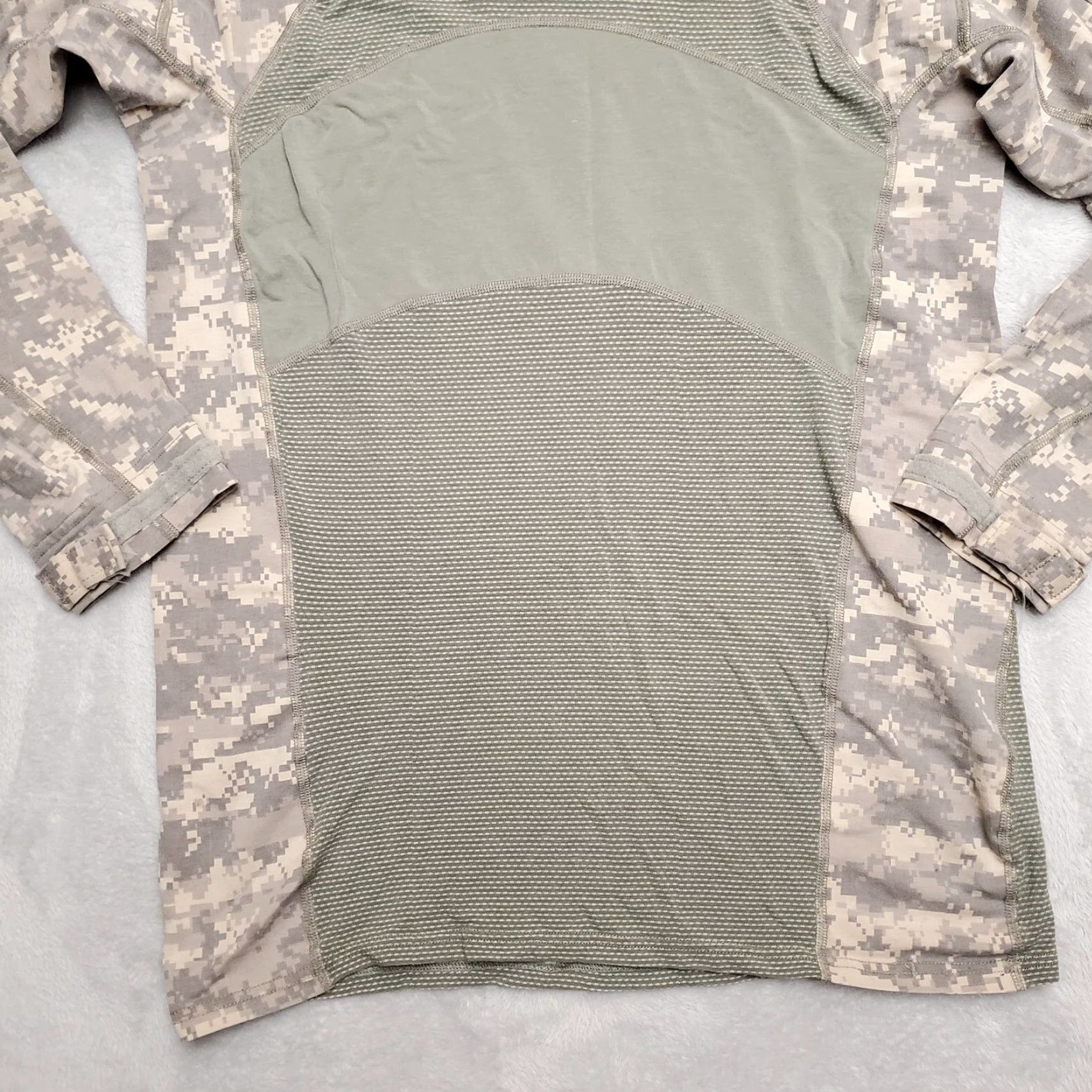 Vintage Massif Army Combat Shirt Shirt Mens S Green Camo Long Sleeve Breathable Camouflage Shirt Mens Small Green Camo Massif Mountain Gear Company Size US S / EU 44-46 / 1 - 3 Thumbnail
