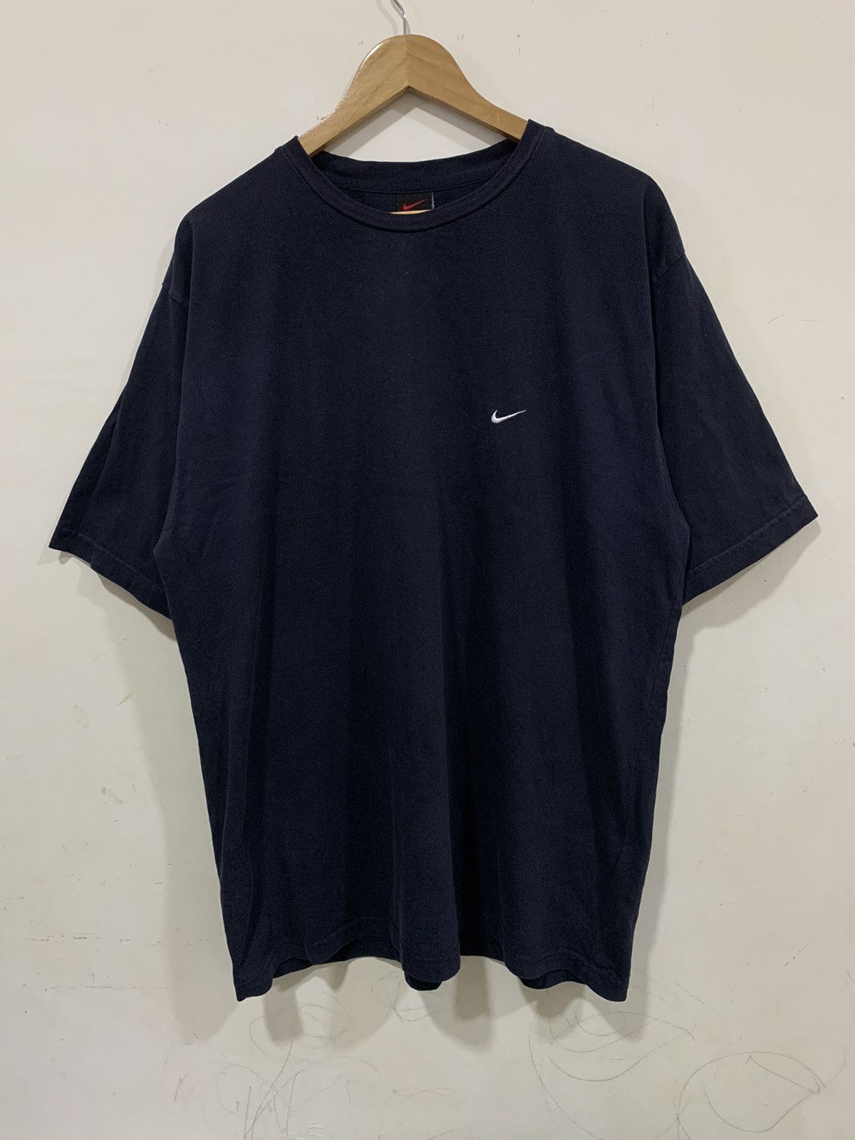 Vintage Nike plain swoosh tee