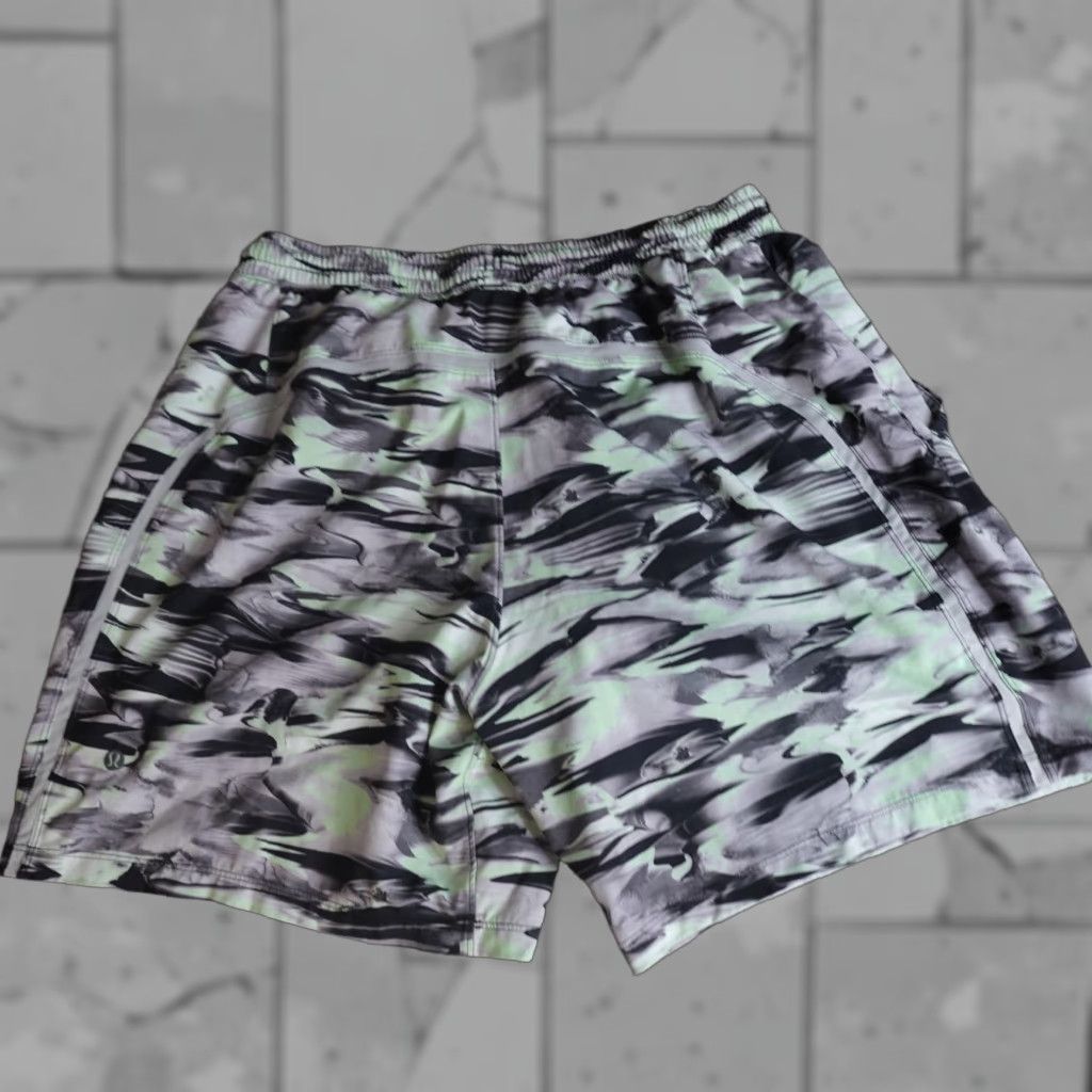Lululemon Mens Shorts XL Gray Pace Breaker Lined Athletic Geometric 7 in Inseam Gym & Training Shorts Mens