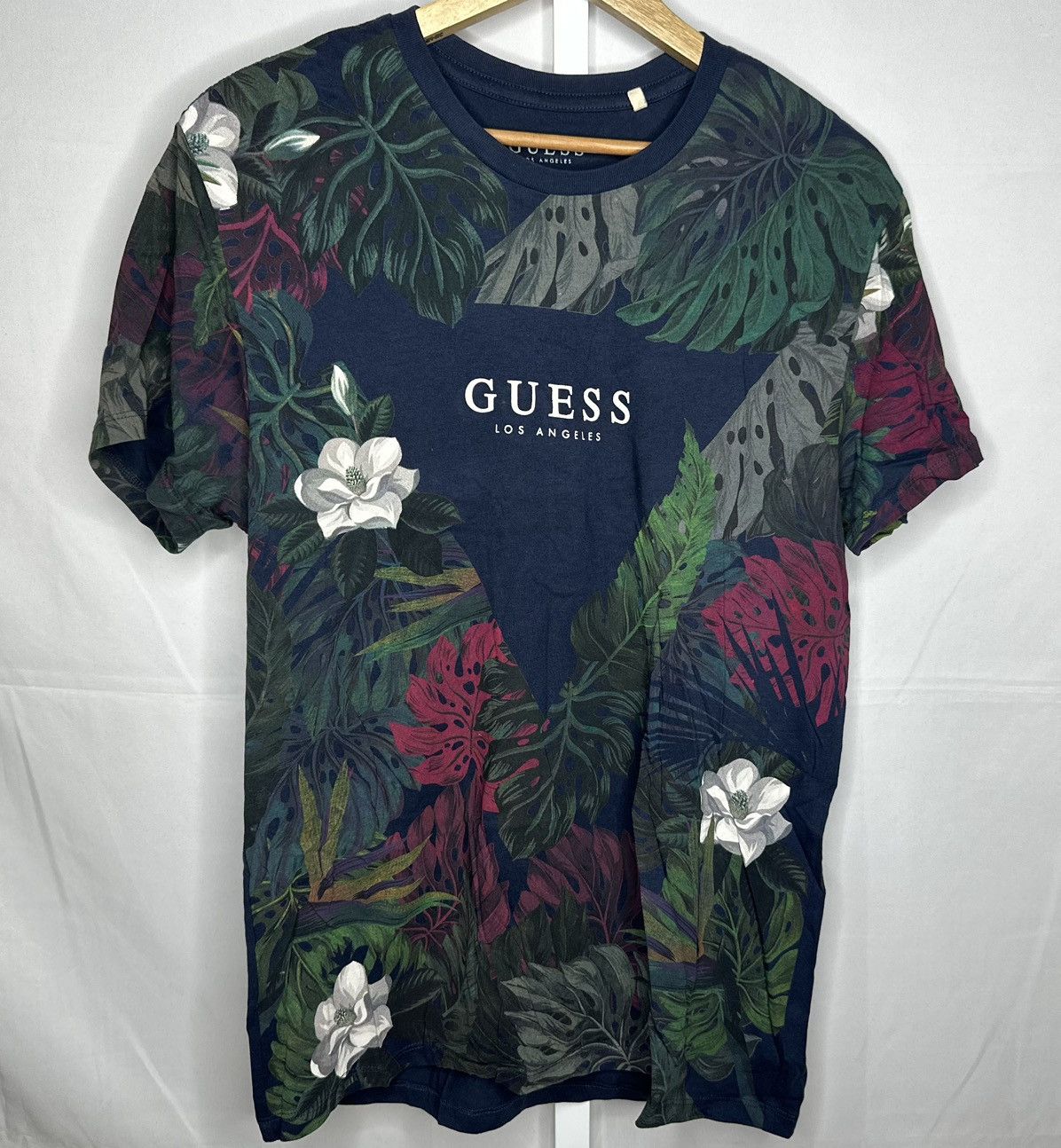 Guess Mens t-shirt Size US M / EU 48-50 / 2 - 1 Thumbnail