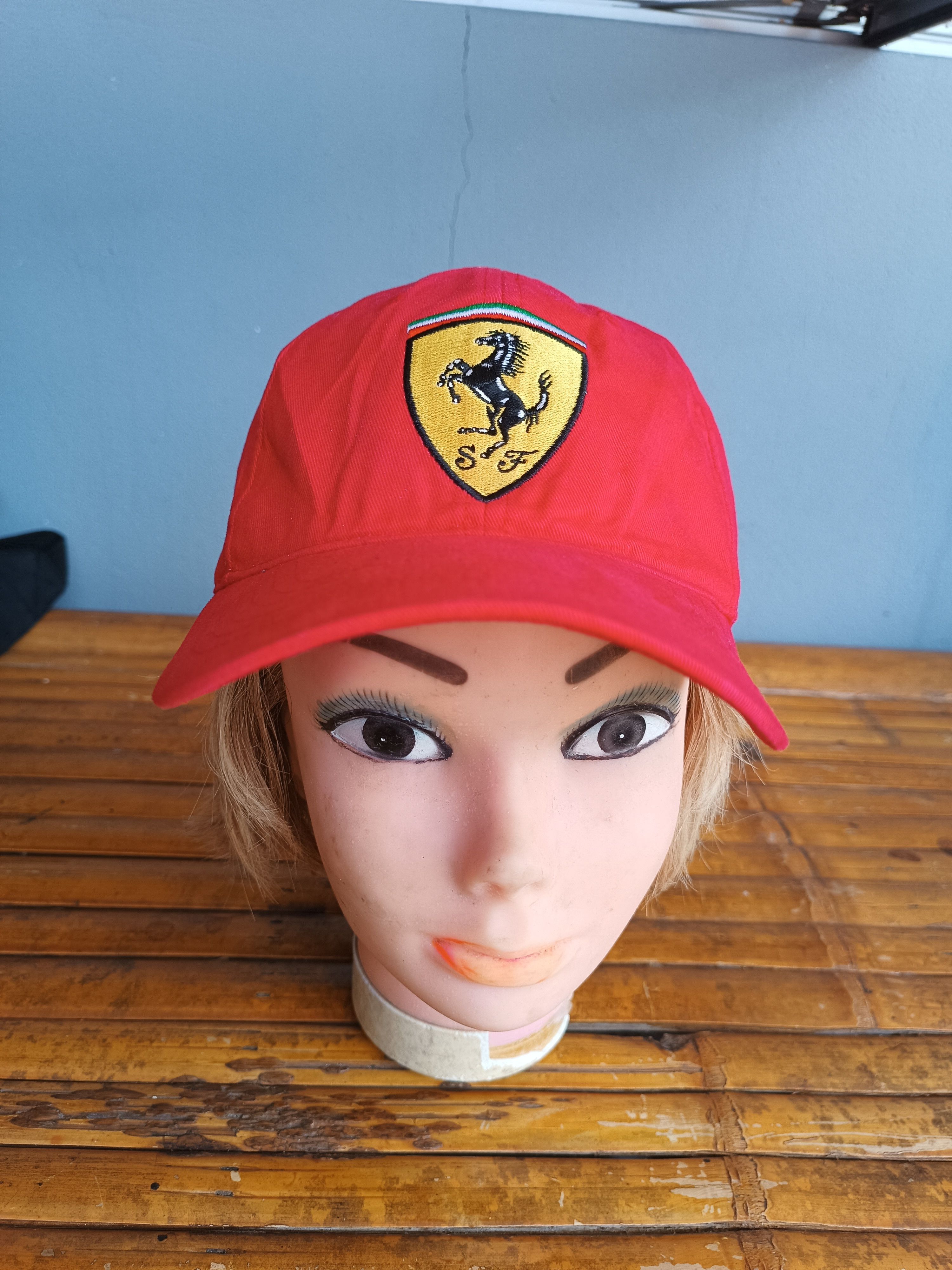 image of Vintage Ferrari Team Racing Cap Streetwear F1 Suzuka Circuit in Red, Men's