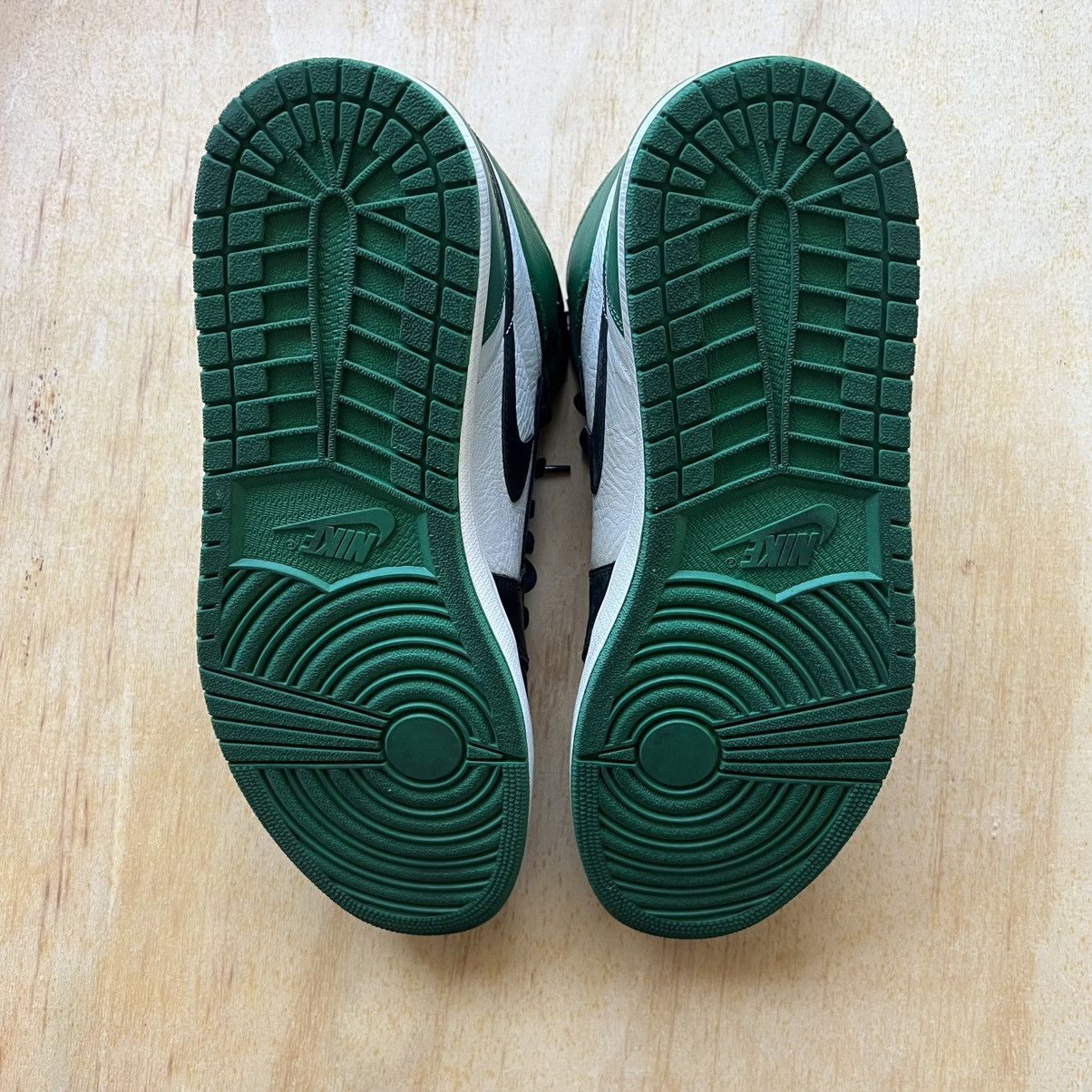 Jordan Brand Air Jordan 1 High Pine Green Size US 14 / EU 47 - 11 Thumbnail