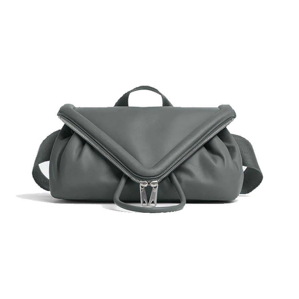 o1loc1c0224 Size: OS 659419 Beak in Gray