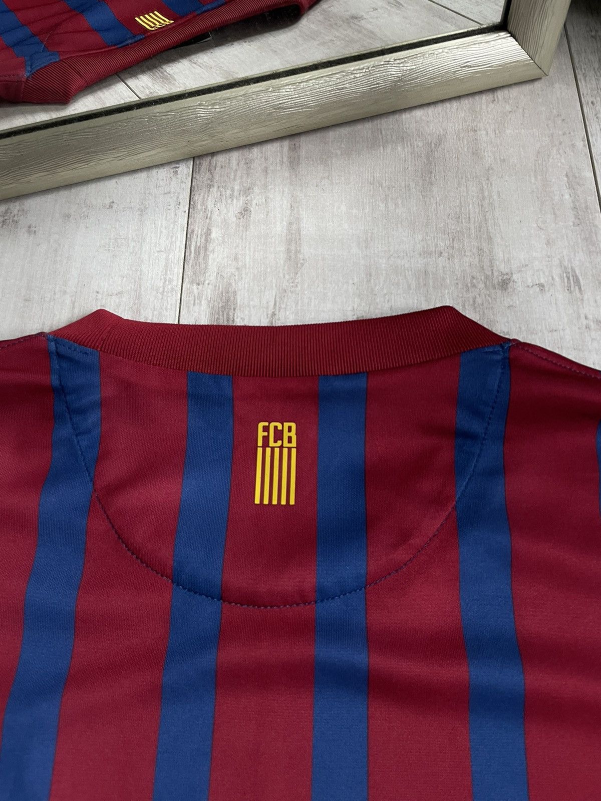 Nike Nike Barcelona 2011/2012 Football Shirt Home Jersey RARE Size US L / EU 52-54 / 3 - 6 Thumbnail