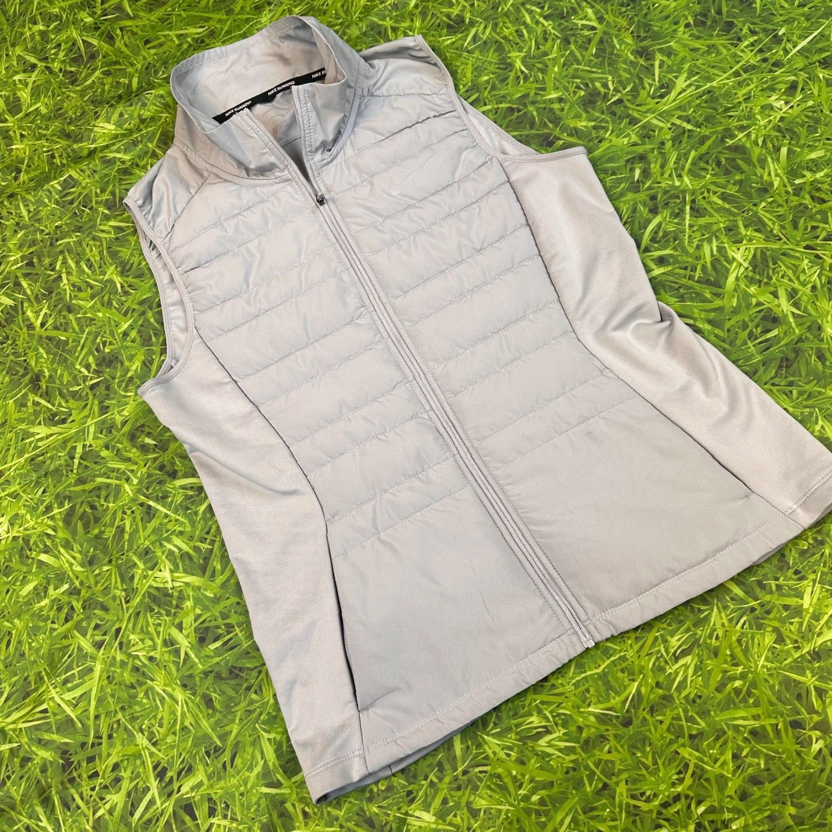Nike Nike Running Vest Womens Medium Light Grey Full Zip Moisture Wicking Size M / US 6-8 / IT 42-44 - 2 Thumbnail
