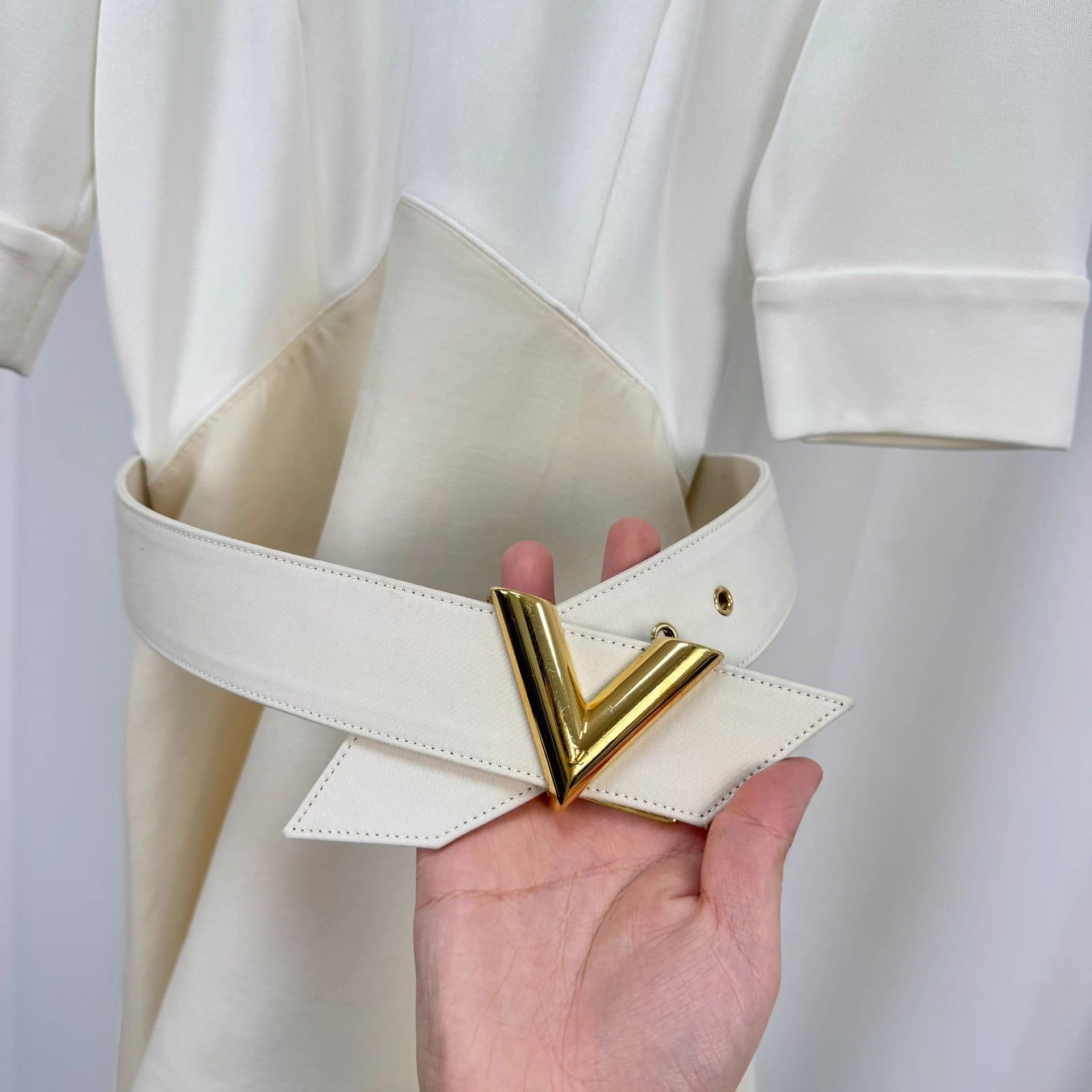 Louis Vuitton LV Metal V Belt Dress L 95 New Size L / US 10 / IT 46 - 6 Thumbnail