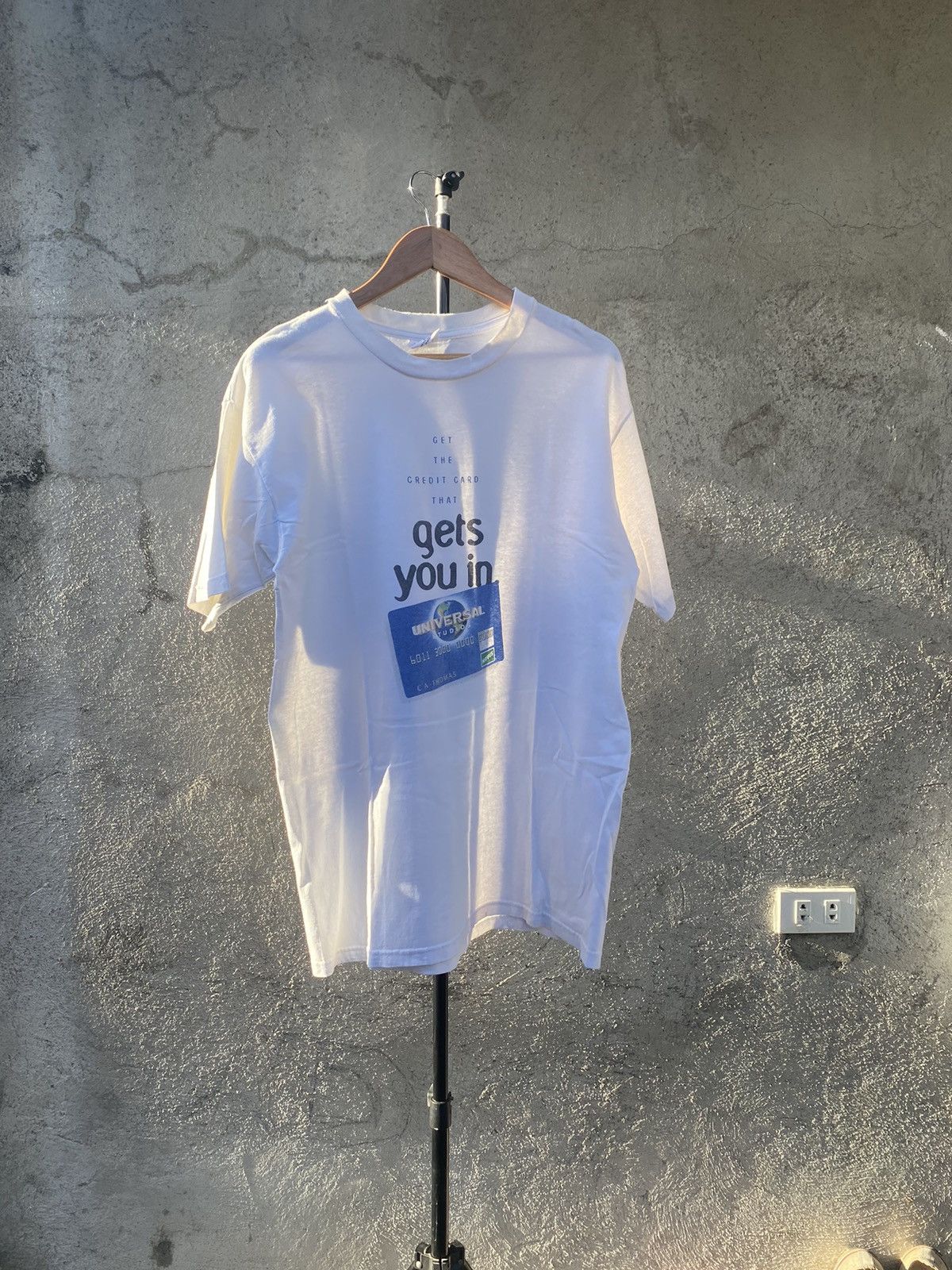 Vintage Vintage 90s Universal Studios Credit Card Pass Promo Tee Size US L / EU 52-54 / 3 - 1 Thumbnail