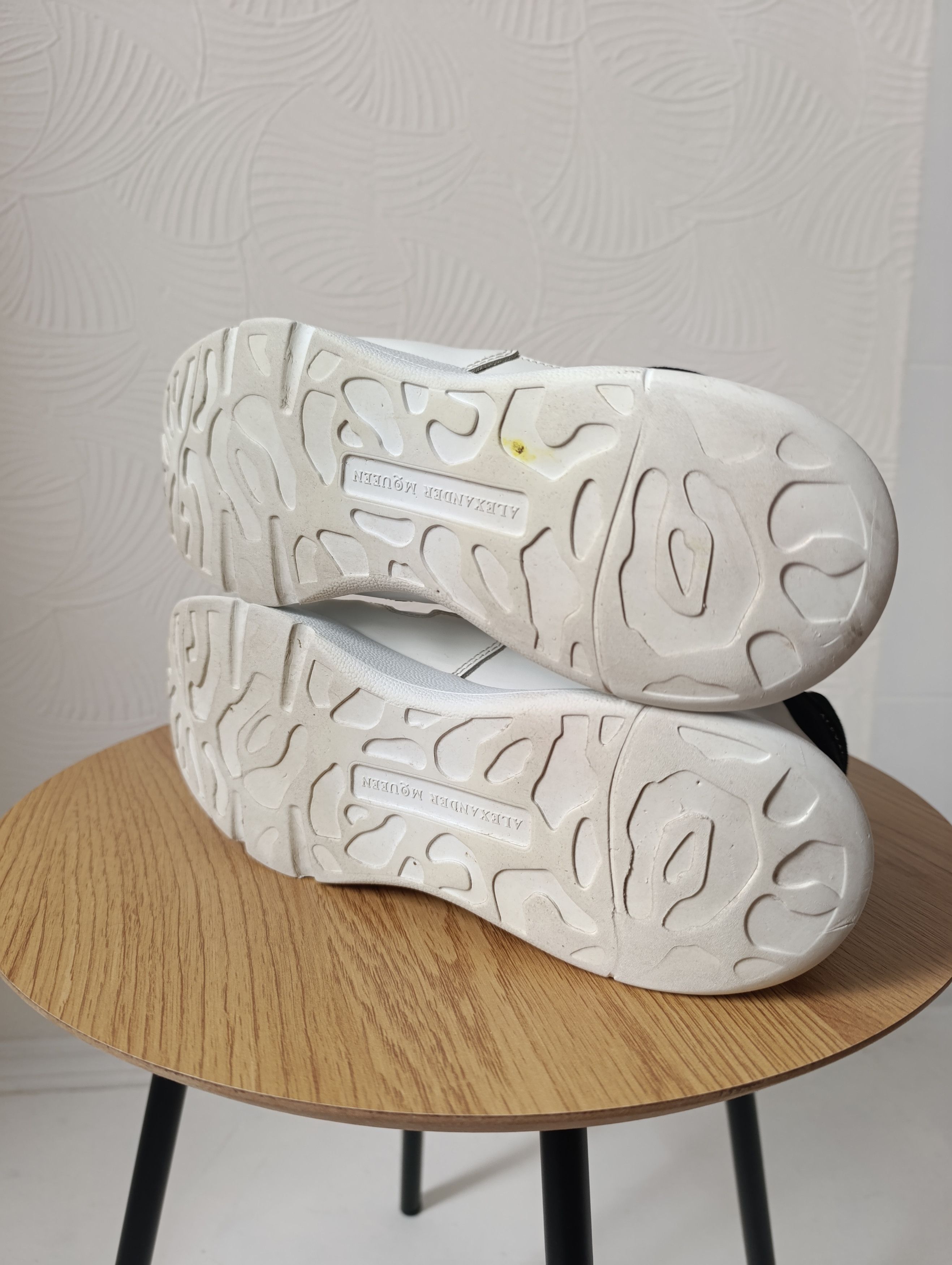 Alexander McQueen ALEXANDER MCQUEEN WOMEN'S WHITE LEATHER RUNNER SNEAKERS Size US 7.5 / IT 37.5 - 15 Thumbnail