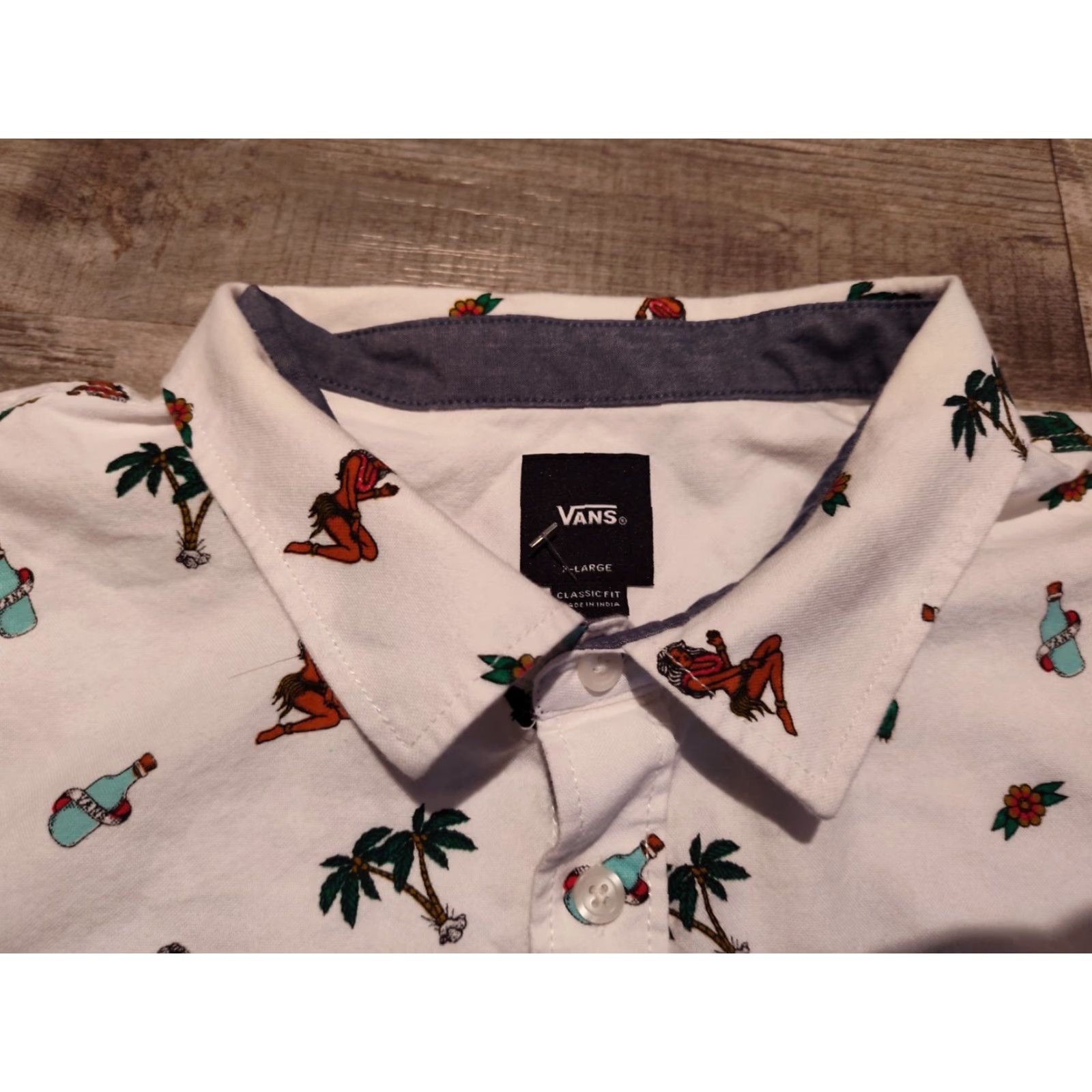 Vans VINTAGE Vans Beach Button-Down Shirt Adult XL White Short Sleeve Men’s Button-Up Shirt Beach 90s style Mens Size US XL / EU 56 / 4 - 7 Thumbnail