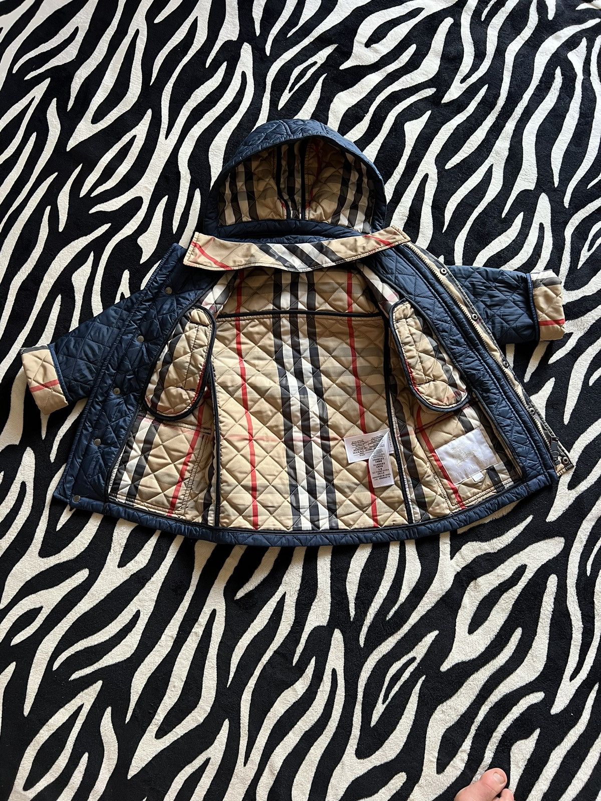 Burberry Burberry Kids Navy Blue Quilted Jacket 6Y 116cm Size US XXS / EU 40 - 6 Thumbnail