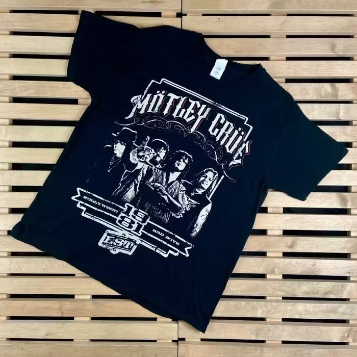 Band Tees × Vintage Mens Vintage T Shirt Motley Crue Bad Boys Tour Size L Size US L / EU 52-54 / 3 - 1 Thumbnail