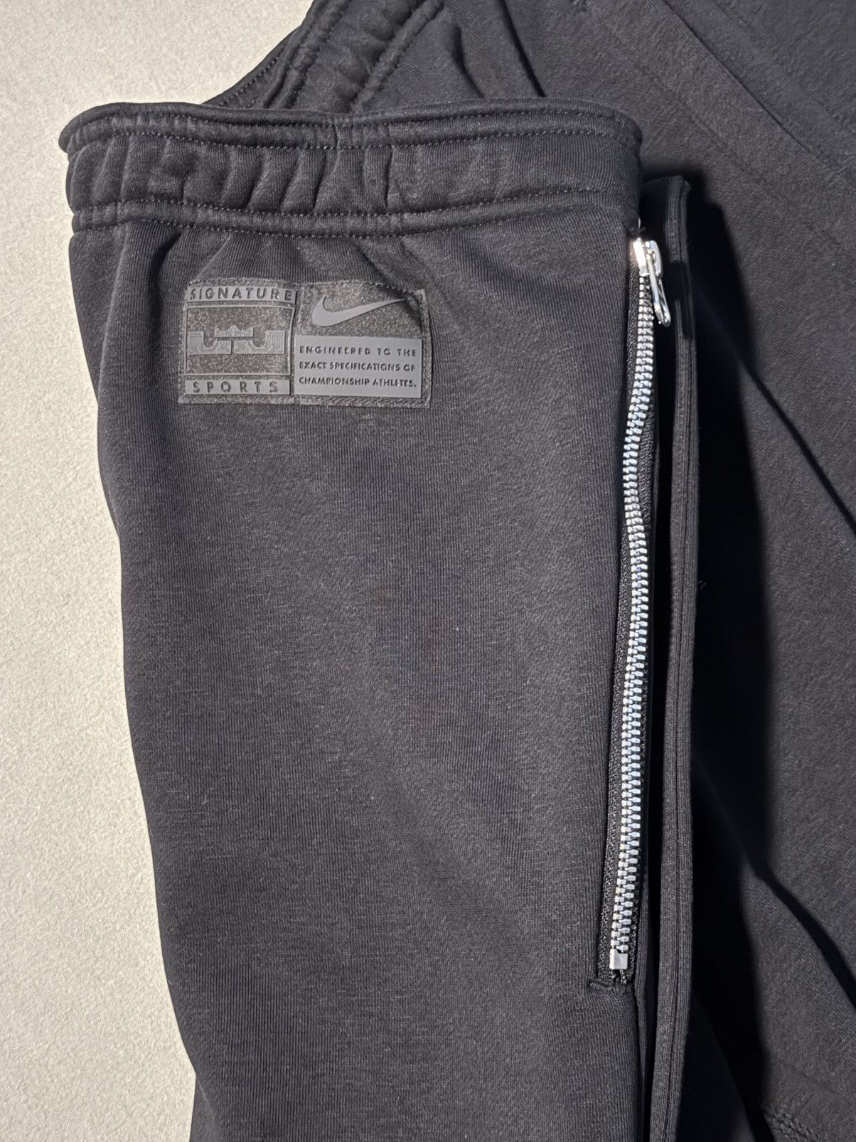 Nike Nike LeBron Standard Issue Therma-FIT Sweatpants BNWT Size US 34 / EU 50 - 4 Thumbnail