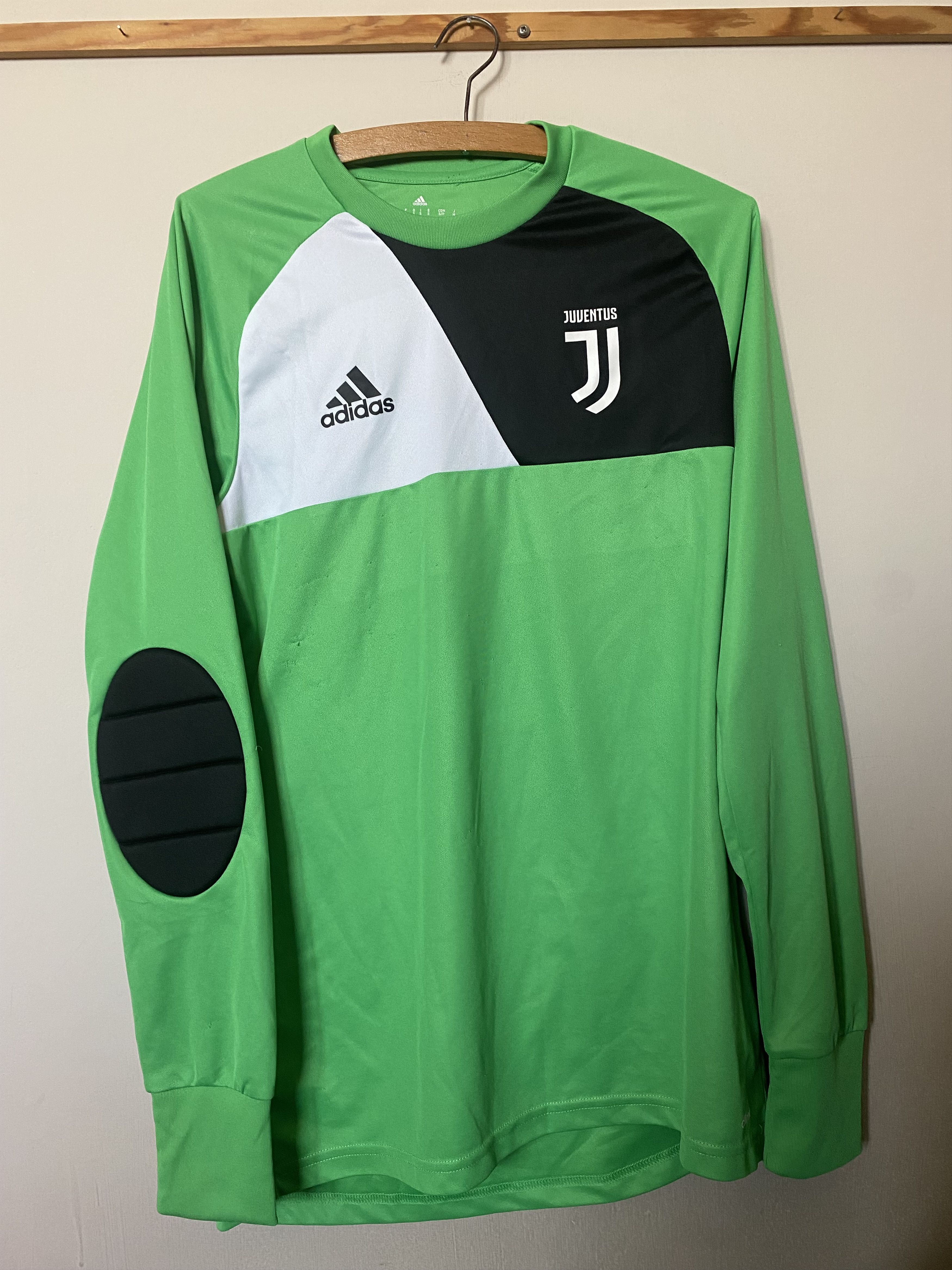 Adidas JUVENTUS TURIN Goalkeeper 2016 - 2017 S/M - Adidas - UNIQUE Size US M / EU 48-50 / 2 - 1 Thumbnail