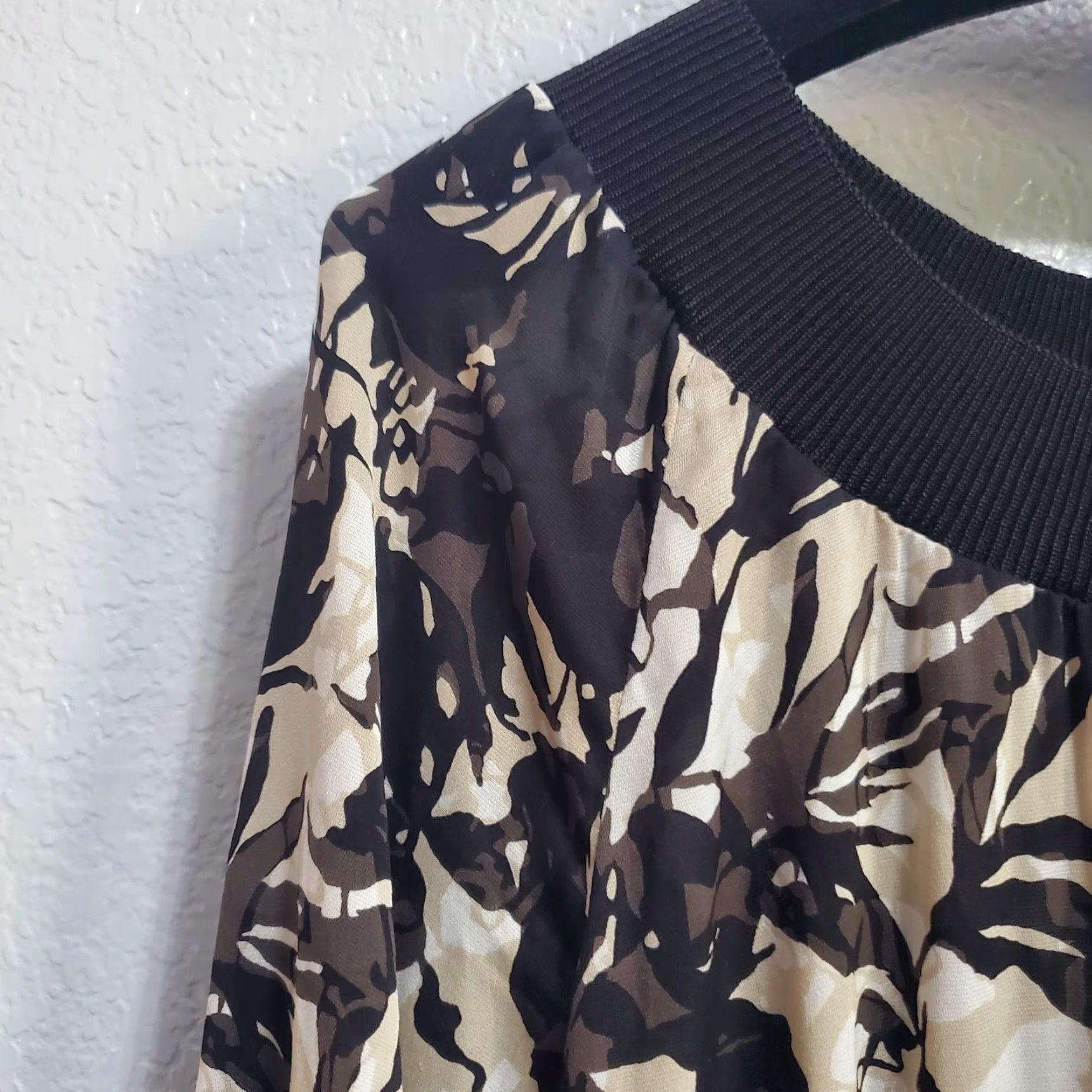 St. John VINTAGE St John Blouse Shirt Woman M Black Beige Floral Print Silk Blend 3/4 Sleeve Tunic Size M / US 6-8 / IT 42-44 - 6 Thumbnail