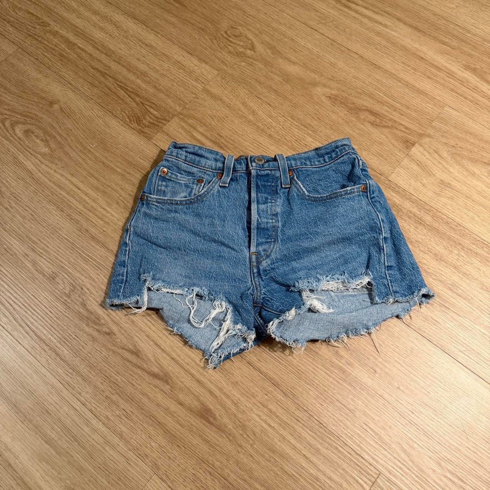 Levi's Levis 501 denim booty shorts Size 24" / US 00 / IT 34 - 1 Thumbnail
