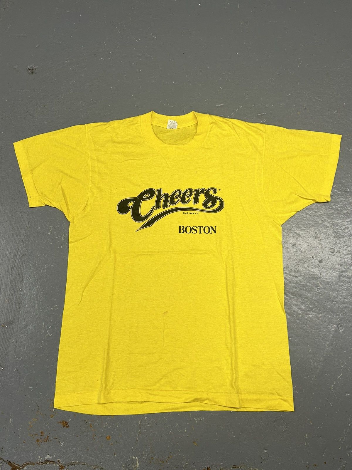 Japanese Brand × Vintage Crazy Vintage 80s Essential Yellow Cheers, Boston Script Tee Size US M / EU 48-50 / 2 - 1 Thumbnail