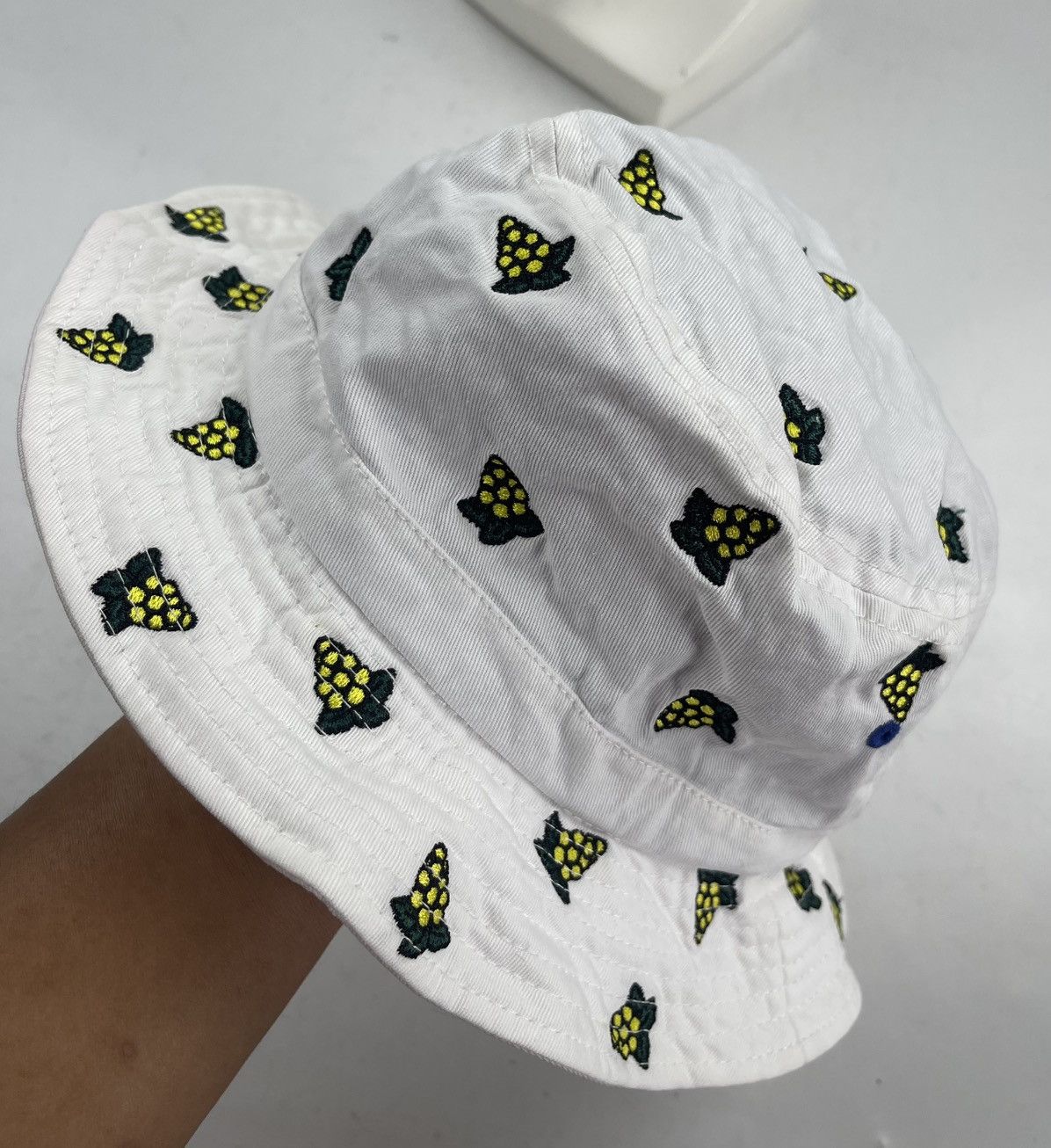 Japanese Brand fruit logo embroidered bucket hat tc38 Size ONE SIZE - 2 Thumbnail