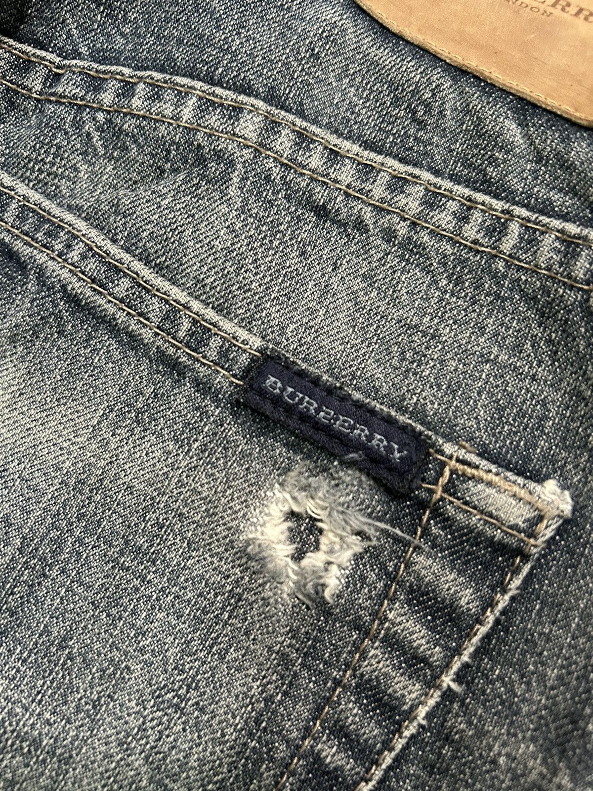 Burberry Vtg BURBERRY LONDON Distressed Denim ☠️ Size US 29 - 17 Thumbnail