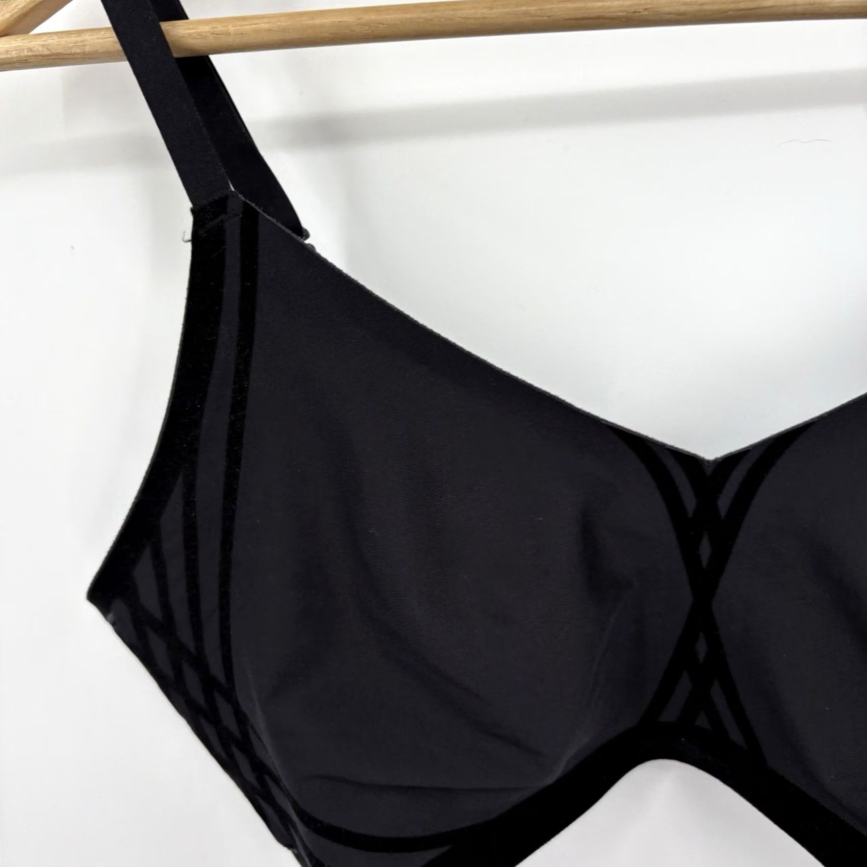 Silhouette Honeylove Bra Women Large Wireless Silhouette Vamp Velvet Seamless Comfy Stretch Shirt Bra Womens Black Nylon Spandex Size ONE SIZE - 3 Thumbnail