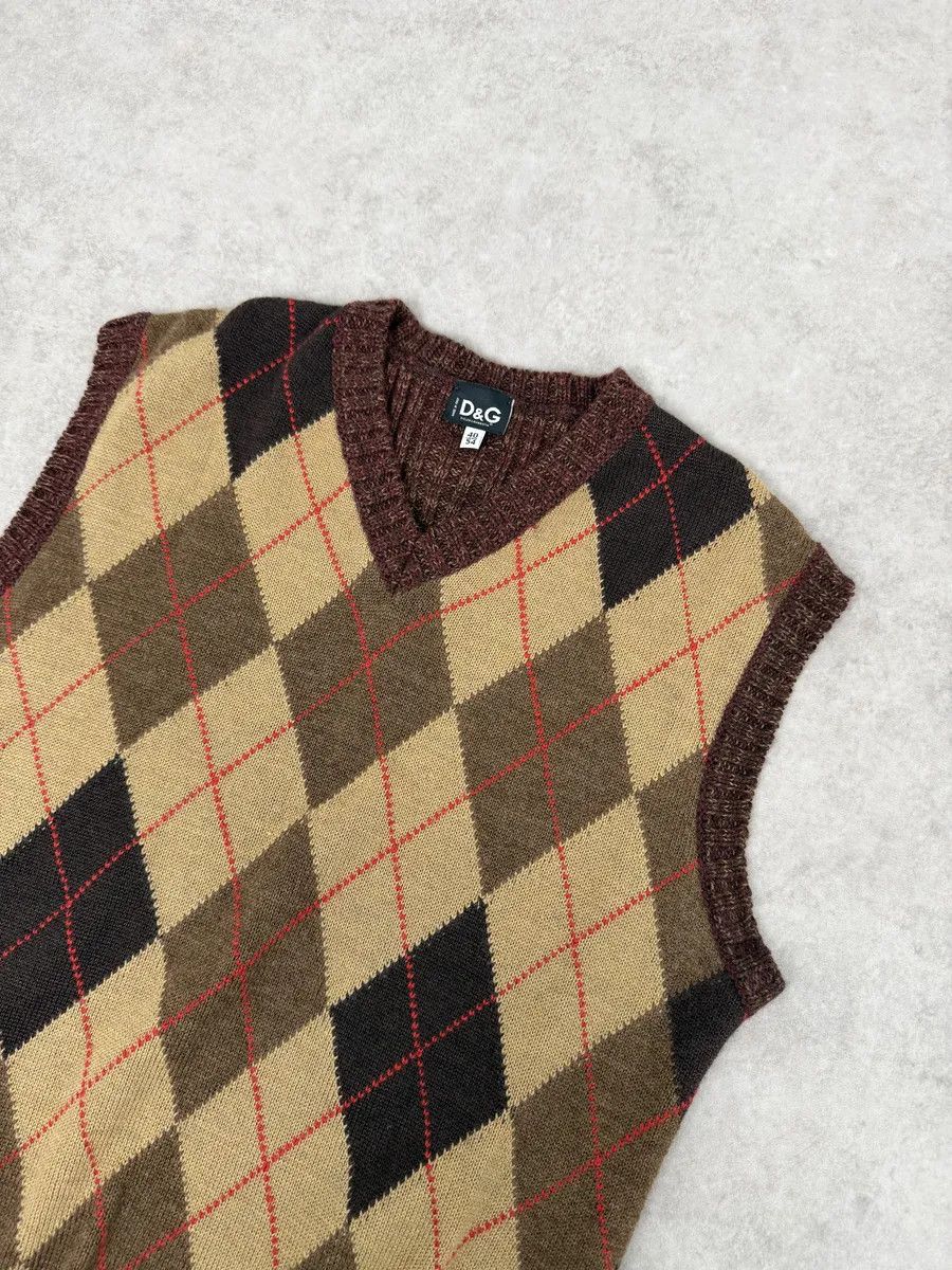 Dolce & Gabbana 2000s Dolce & Gabbana V Neck Beige & Brown British Sleeveless Sweater Size US M / EU 48-50 / 2 - 5 Thumbnail