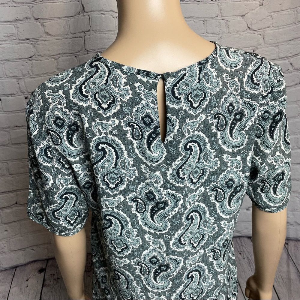 Other Casual Corner Paisley Print Silk Short Sleeve Grey Top Size Size S / US 4 / IT 40 - 6 Thumbnail
