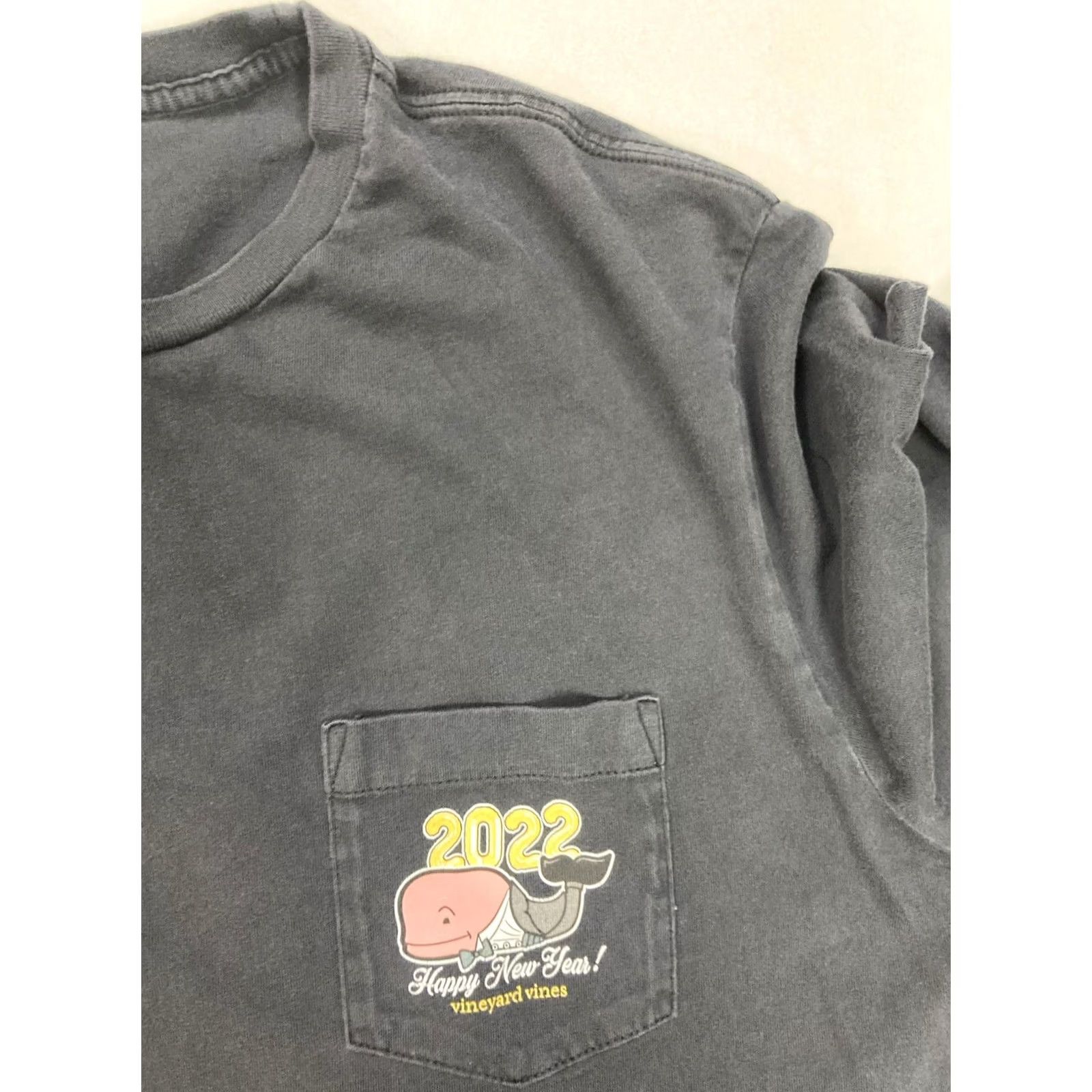 Vineyard Vines Vineyard Vines T-Shirt Men Large L Graphic Print Pocket Crew Neck Long Sleeve Color Black 2020s Happy New Year Size US L / EU 52-54 / 3 - 4 Thumbnail