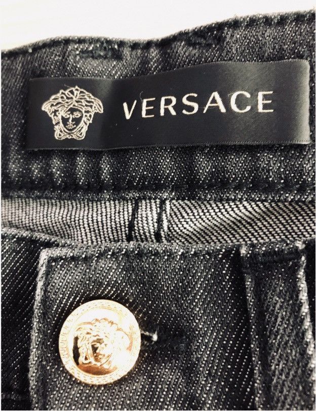 Versace Verscae 🇮🇹 Black Asphalt 5 Pkt Medusahead Denim Shorts 30 New Size US 30 / EU 46 - 2 Thumbnail