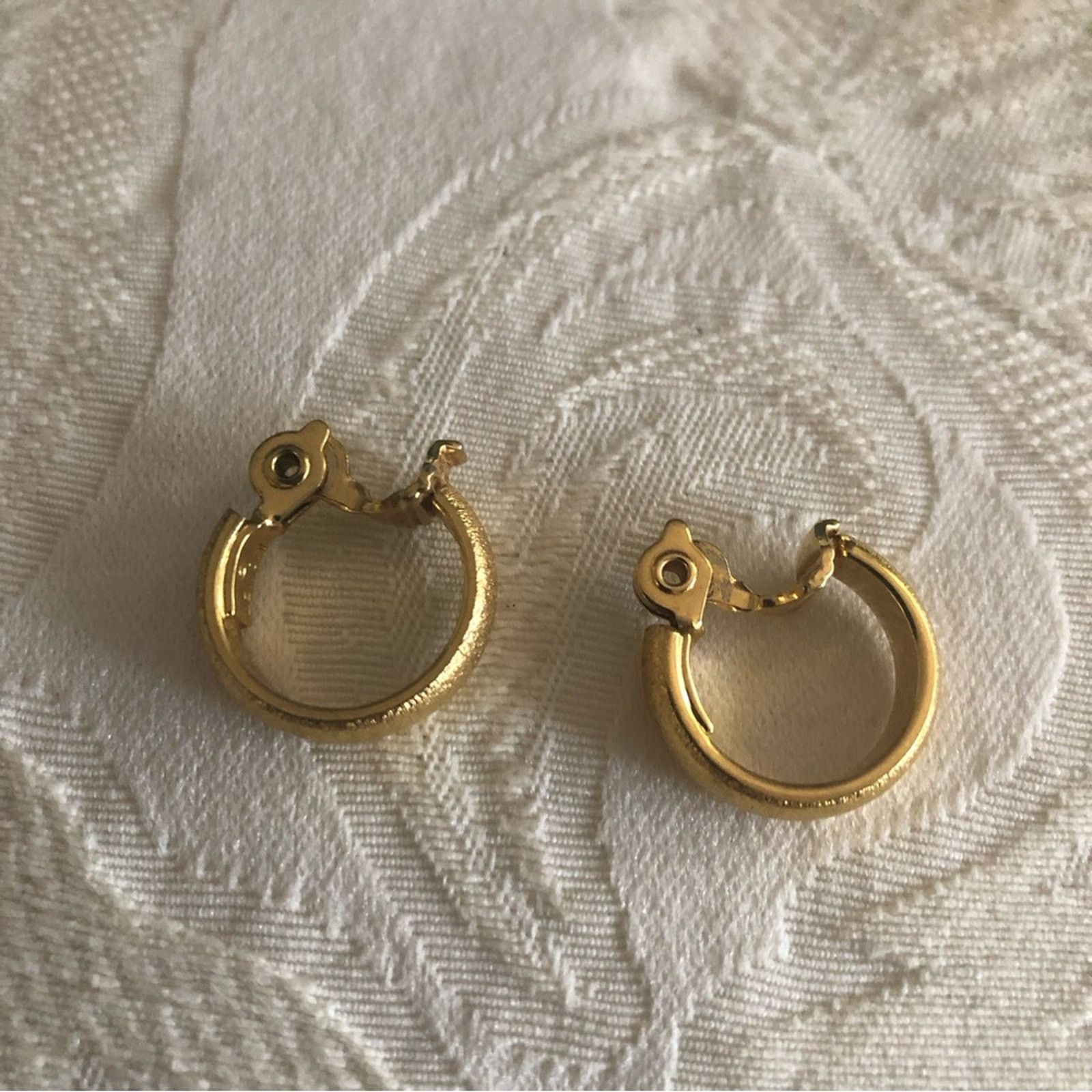Monet Vintage Monet brushed matte gold clip on earrings Size ONE SIZE - 4 Thumbnail