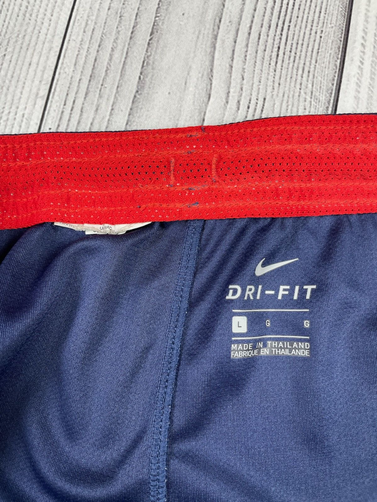 Nike Vintage nike PSG soccer shorts size L logo Size US 34 / EU 50 - 4 Thumbnail